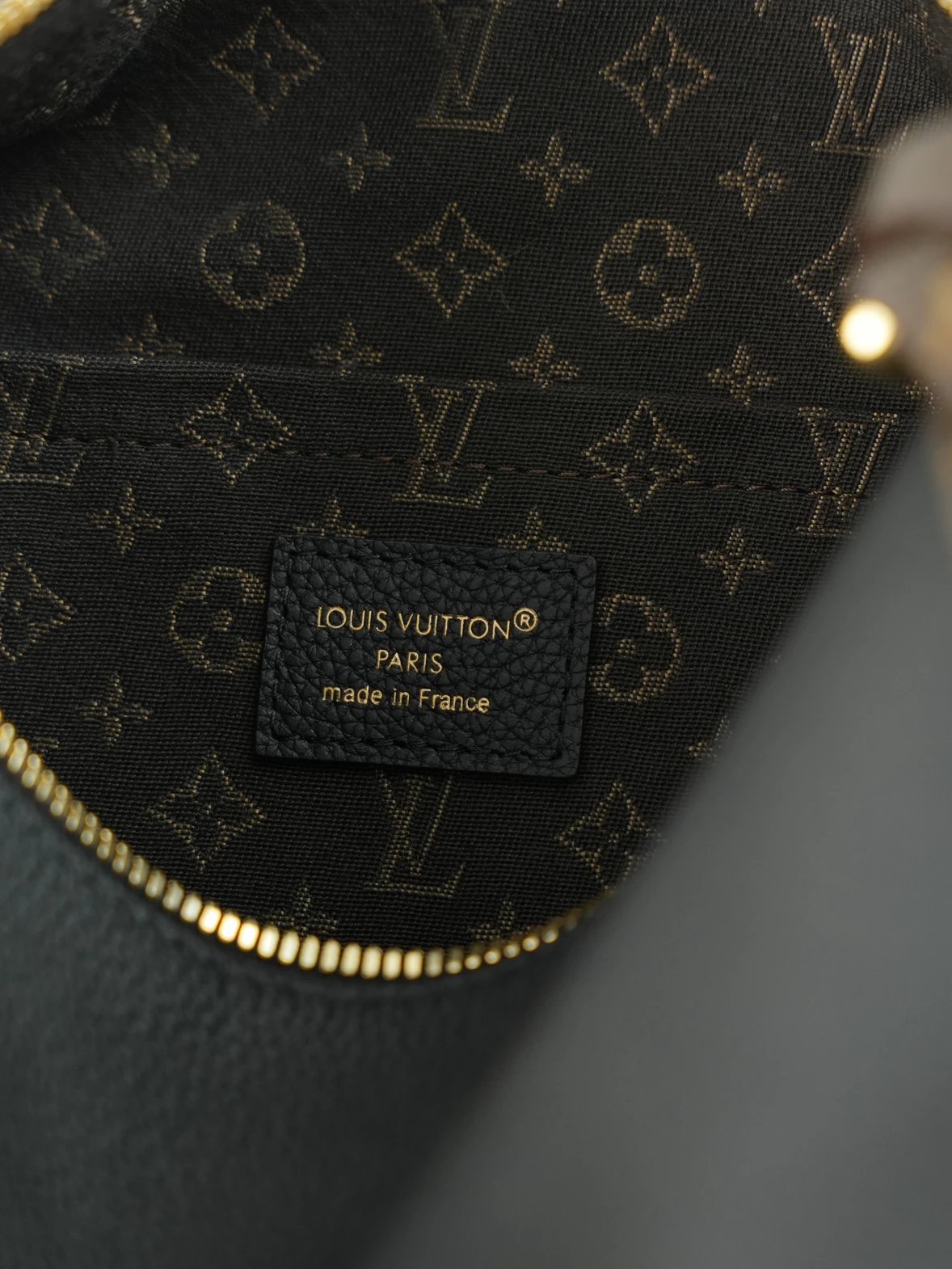 Item ID 8474 Express Black Knight - _Imported calf leather_ _NFC chip_ classic patt