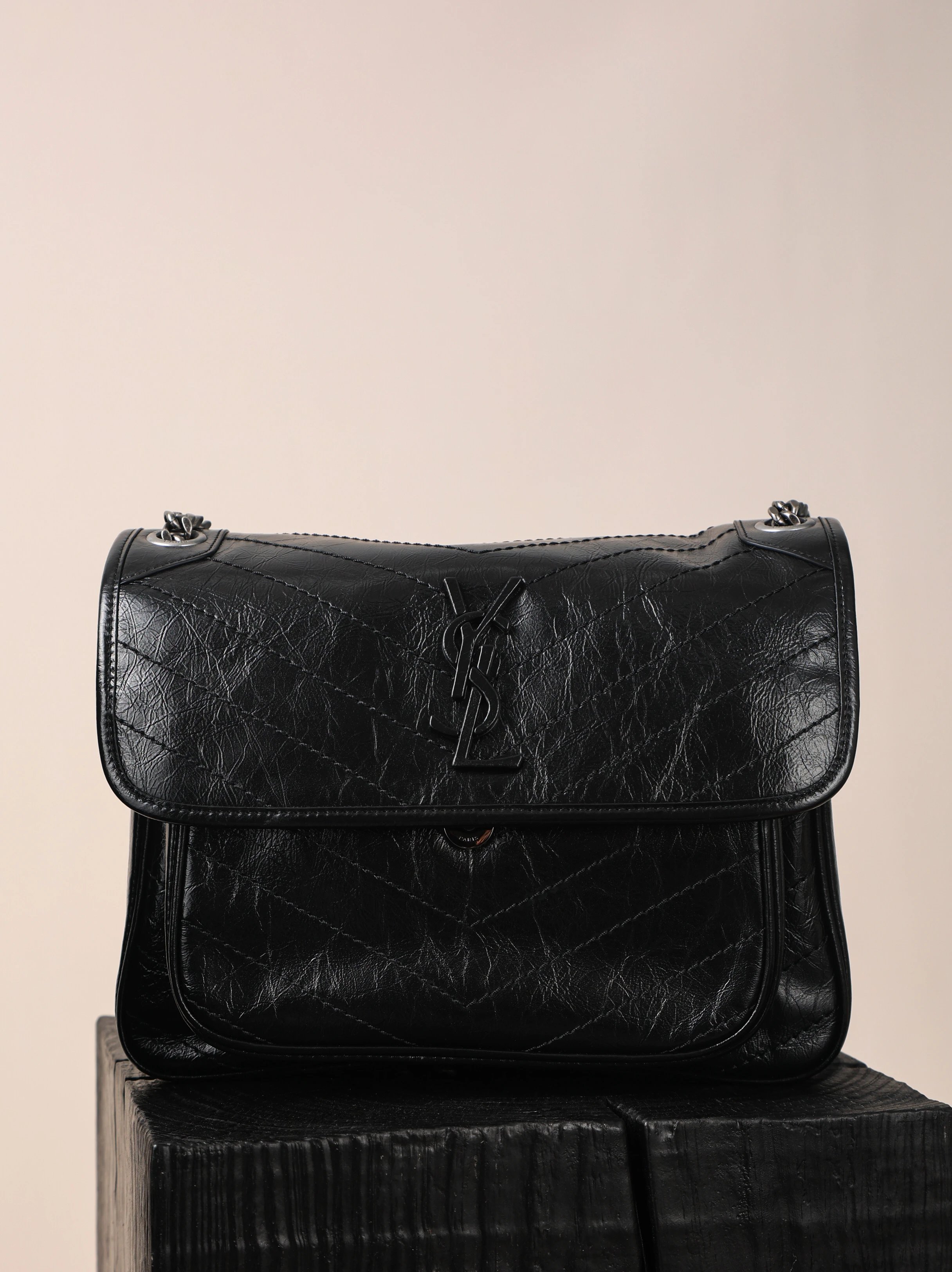 Item ID 8515 Yevs-SL-YS1- Classic -NIKI- flip chain bag - Silver chain black label