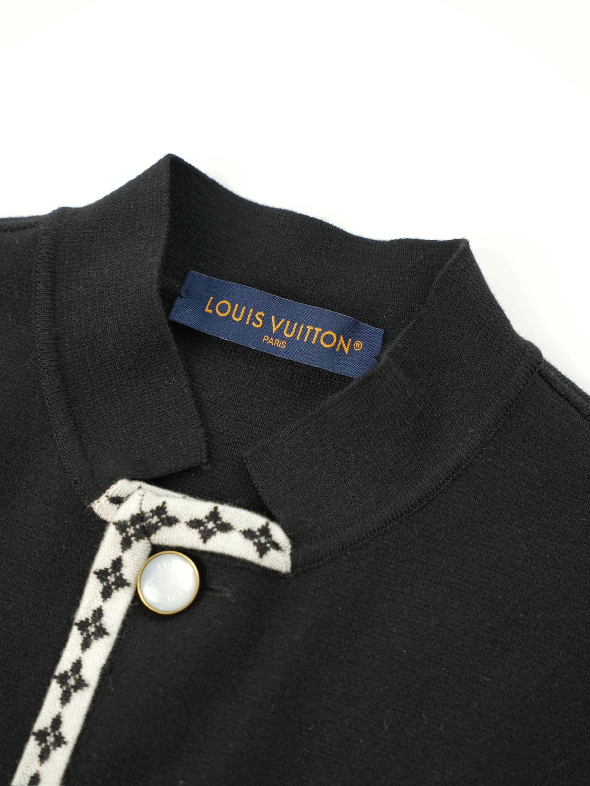 Item ID 8060 SS25 Spring Men's Collection _Exclusive Button_ _Refined Wool_ Knitted