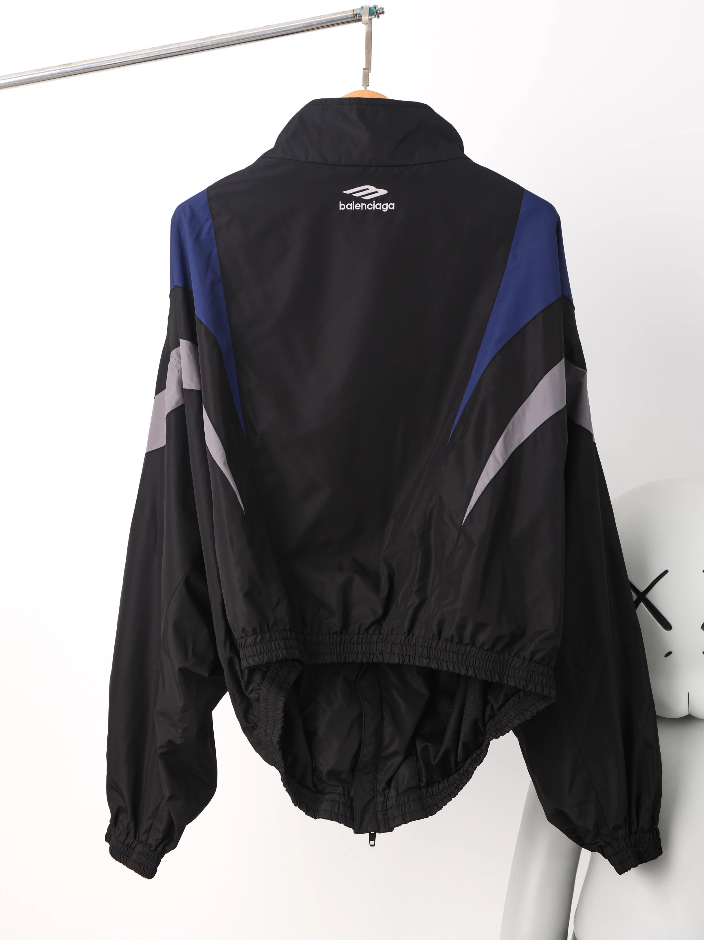 Item ID 8014 Balenc1@ga- Paris-2024SS - Tri color Spliced Windbreaker Coat - OVisiz