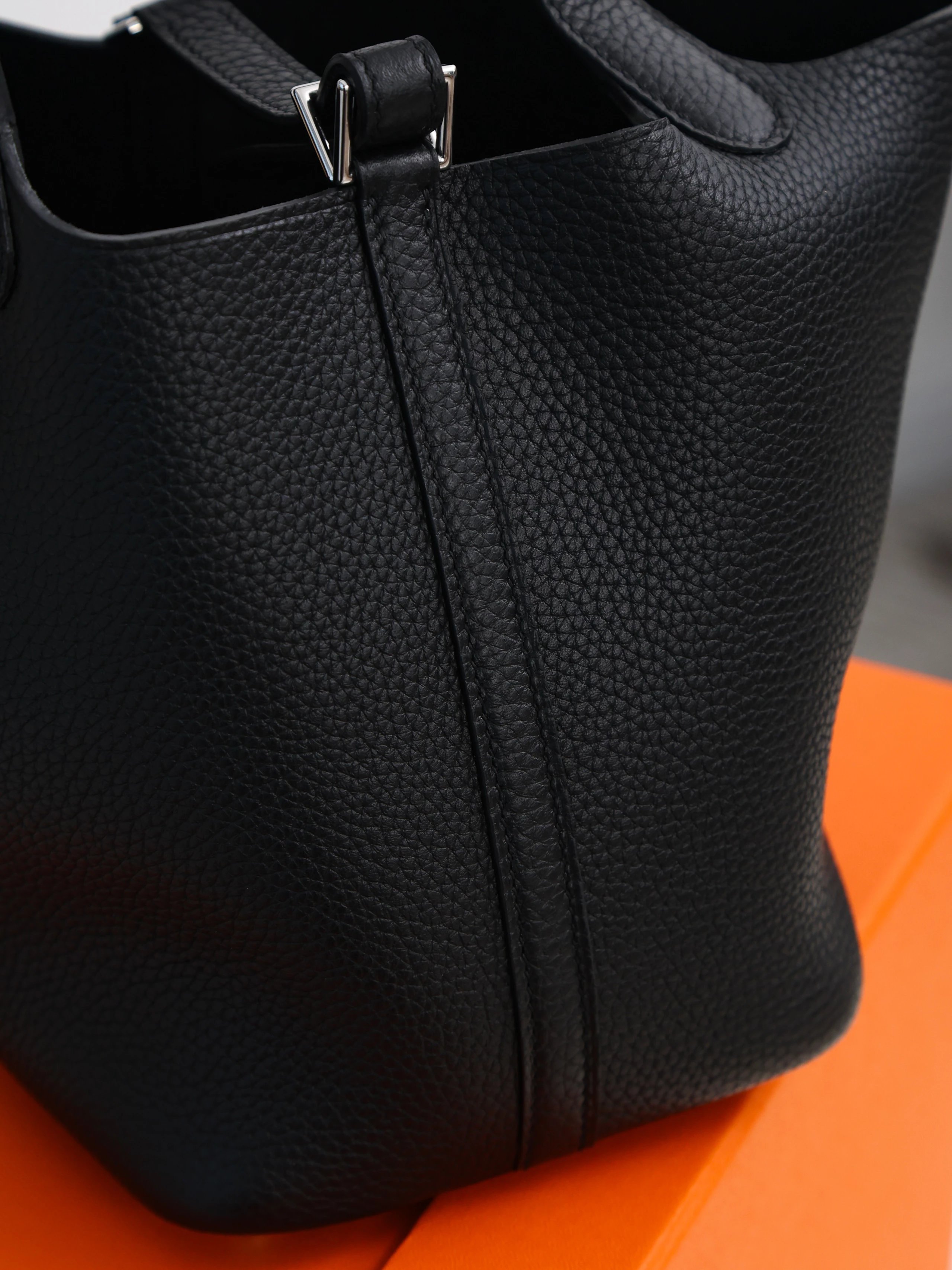 Item ID 8487 HERME3-Majia-Picoting-Lock-18- Gold Buckle - Calf Leather - Vegetable