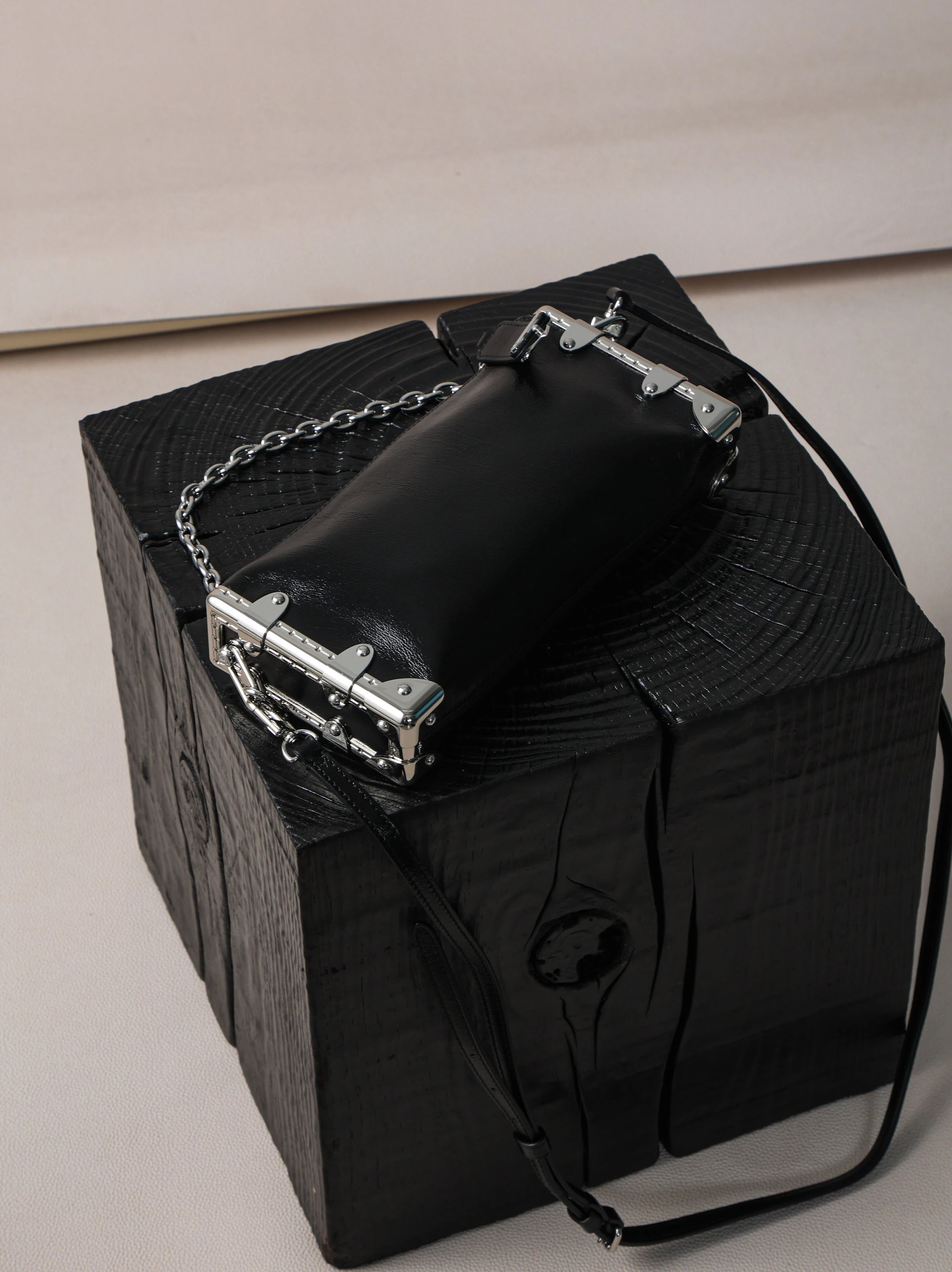 Item ID 8432 Advanced customization -100% calfskin -Slim-Trunk- soft box chain bag