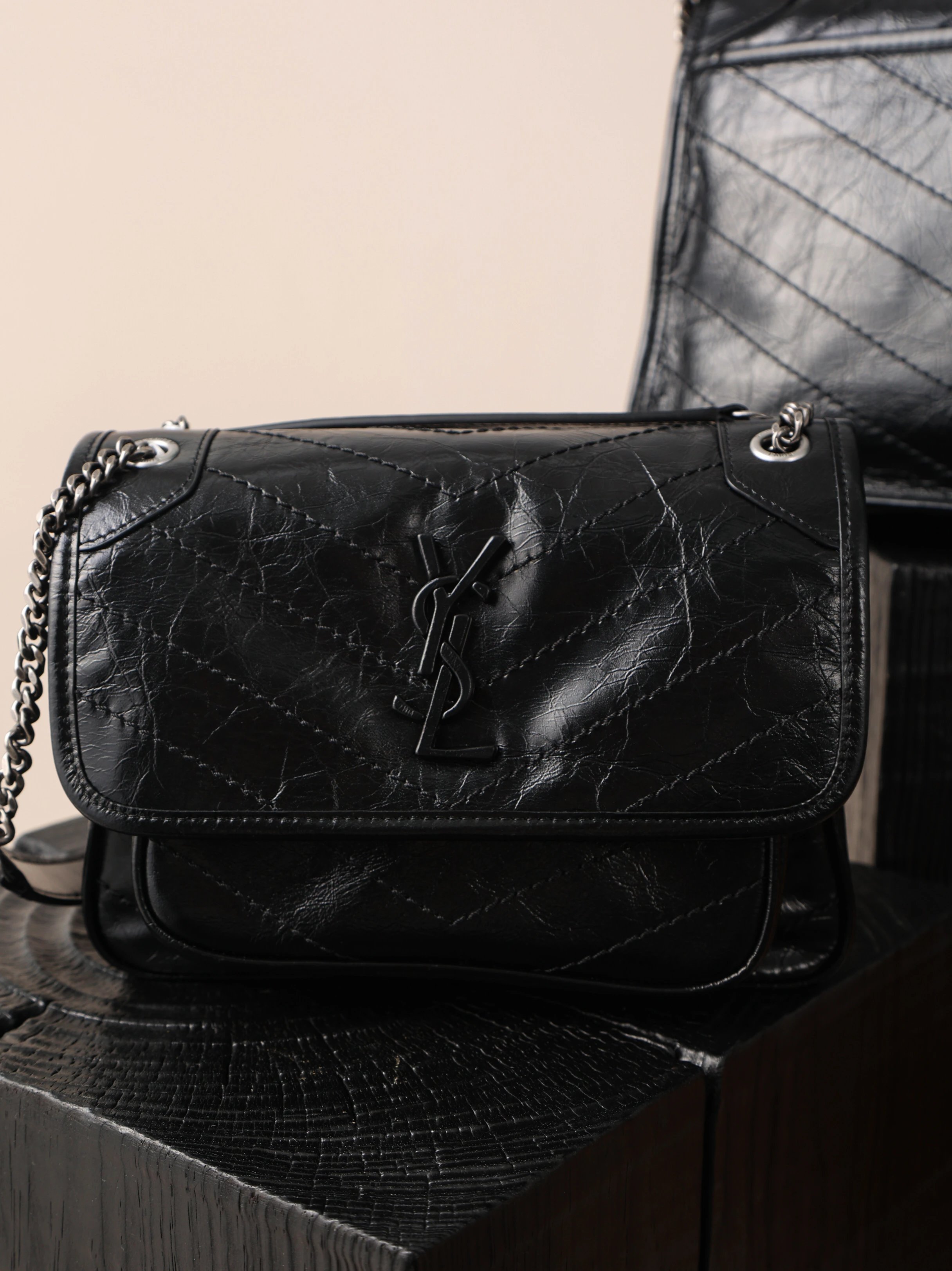 Item ID 8515 Yevs-SL-YS1- Classic -NIKI- flip chain bag - Silver chain black label