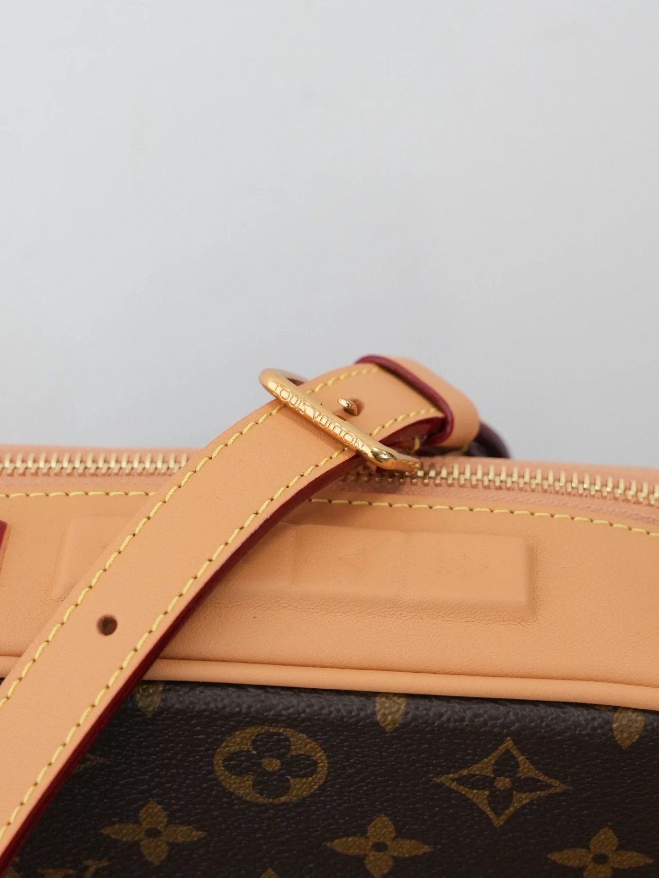 Item ID 8510 tape recorder crossbody bag “ Imported cowhide ” Gold piece hardware -