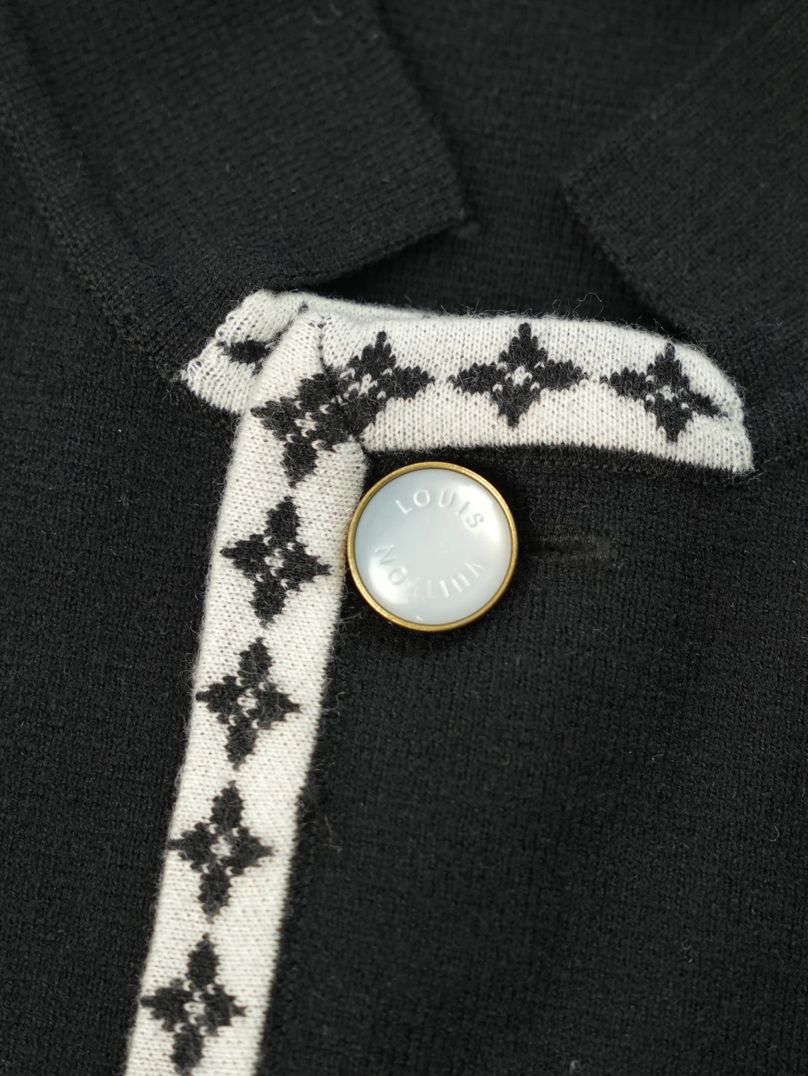 Item ID 8060 SS25 Spring Men's Collection _Exclusive Button_ _Refined Wool_ Knitted