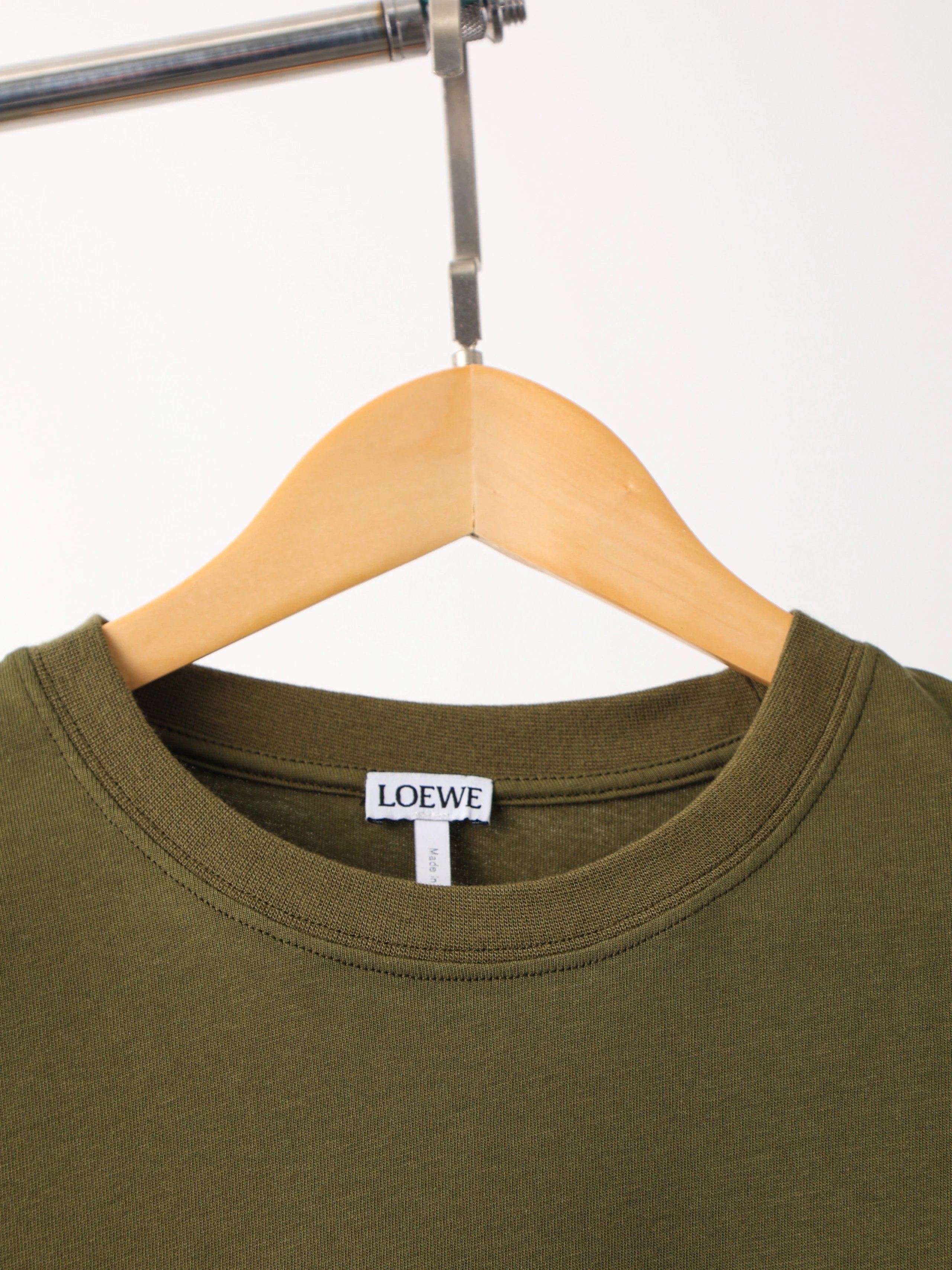 Item ID 8319 L0EWE-Roewe -2025s Pocket Embroidered Basic Round Neck Short Sleeve -