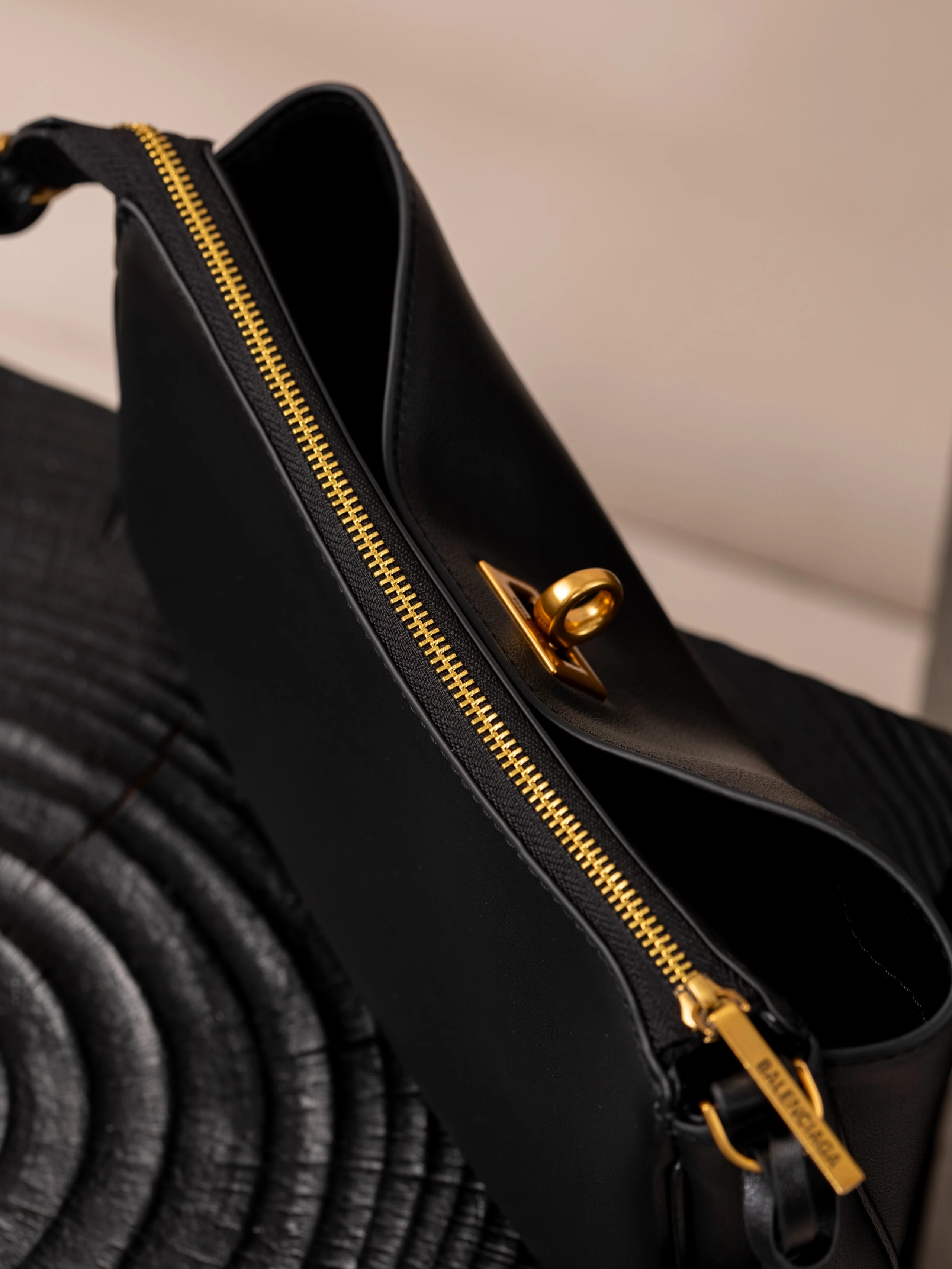 Item ID 8451 Balenc1aga Paris-2024s Redeo Series - Small Mahjong Bag - Imported Hea