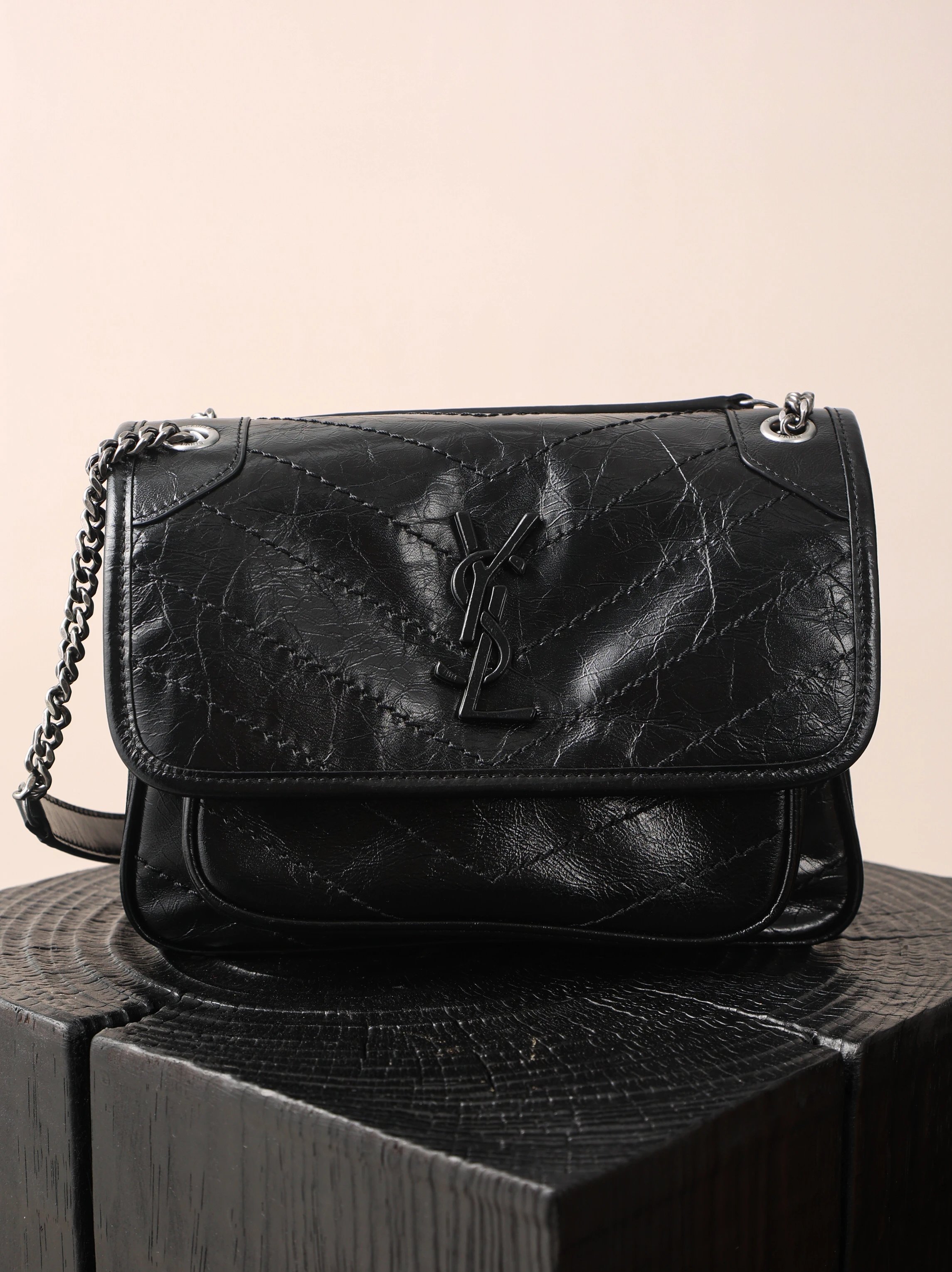 Item ID 8515 Yevs-SL-YS1- Classic -NIKI- flip chain bag - Silver chain black label