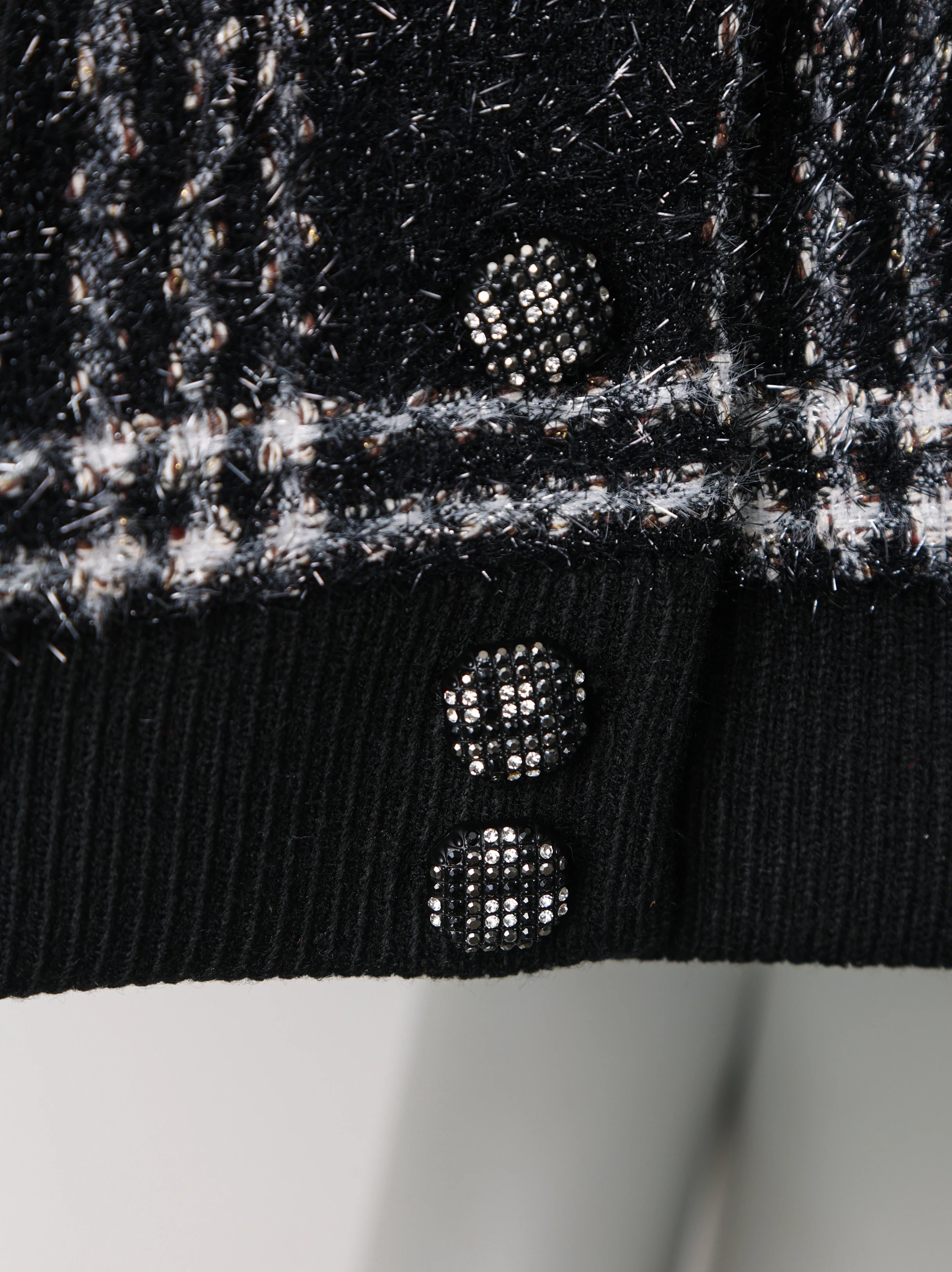 Item ID 8026 CHANE1- Chanel 22k Tweed Black and White Checkered Floral Coat - Black