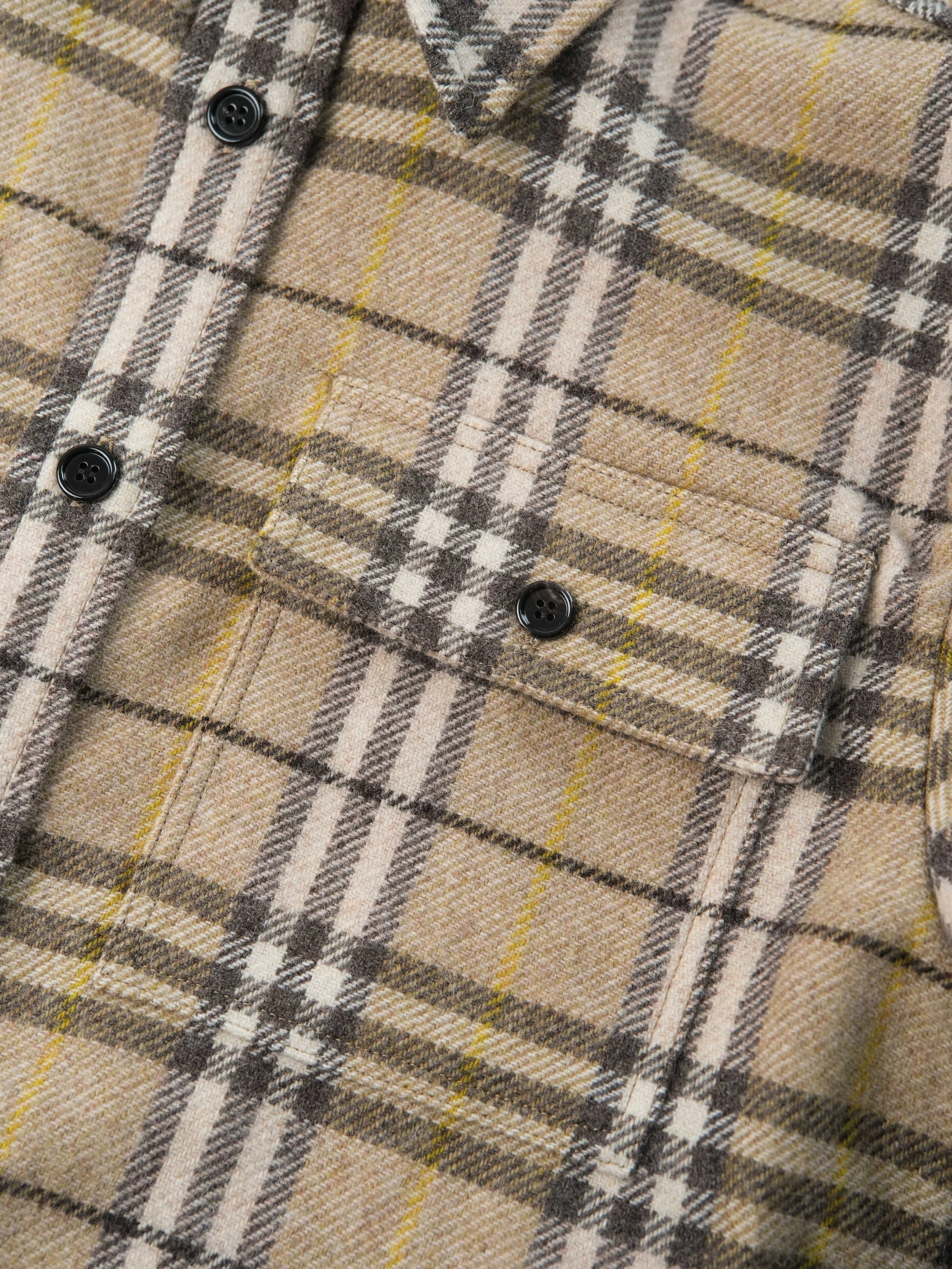 Item ID 8016 BBR Burberry plaid shirt with _natural black horn_ and _sheep wool mat