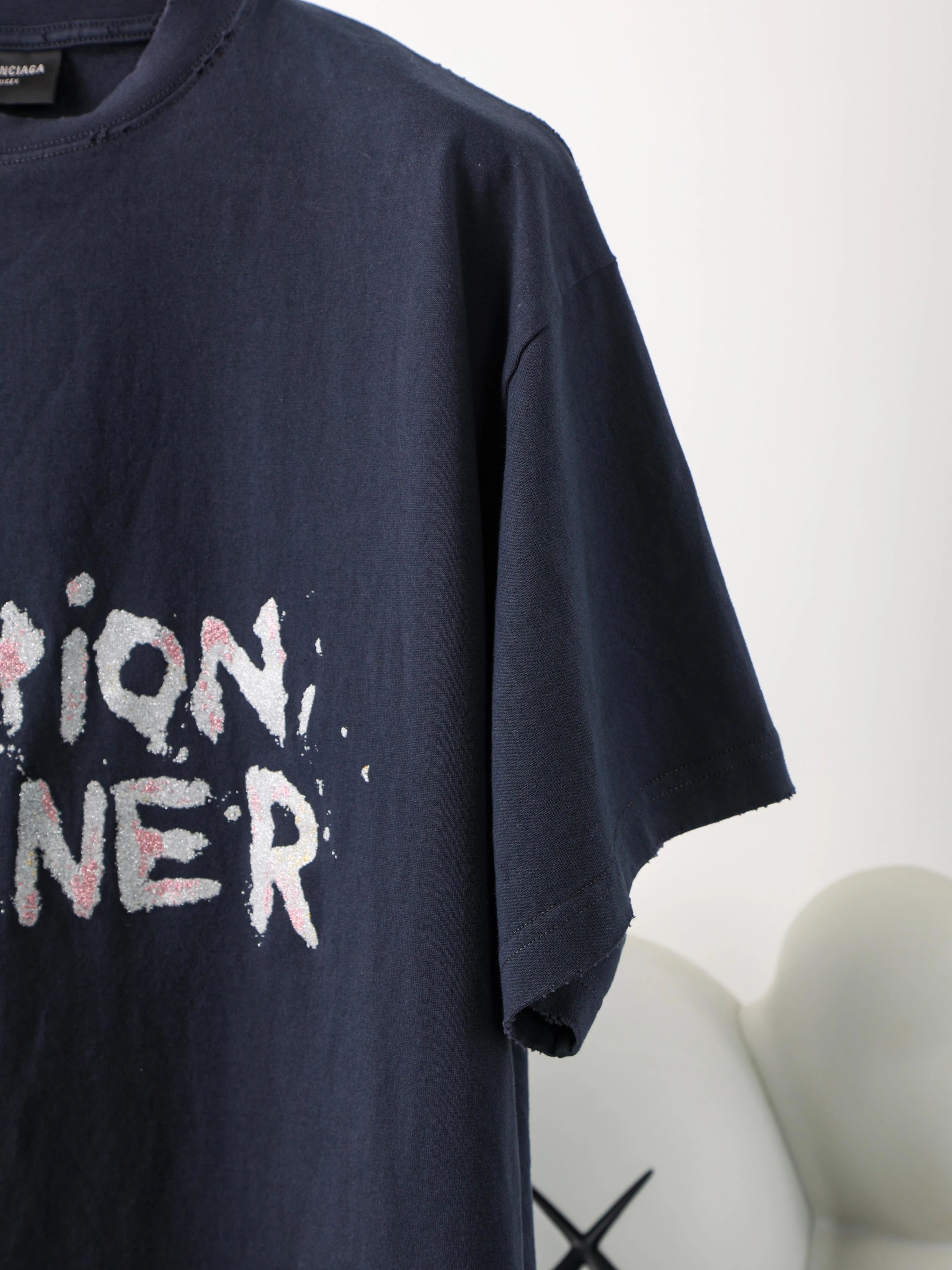 Item ID 8279 Balenc1aga - Paris-2025s - Sparkling Ink Graffiti Letter Printed Short