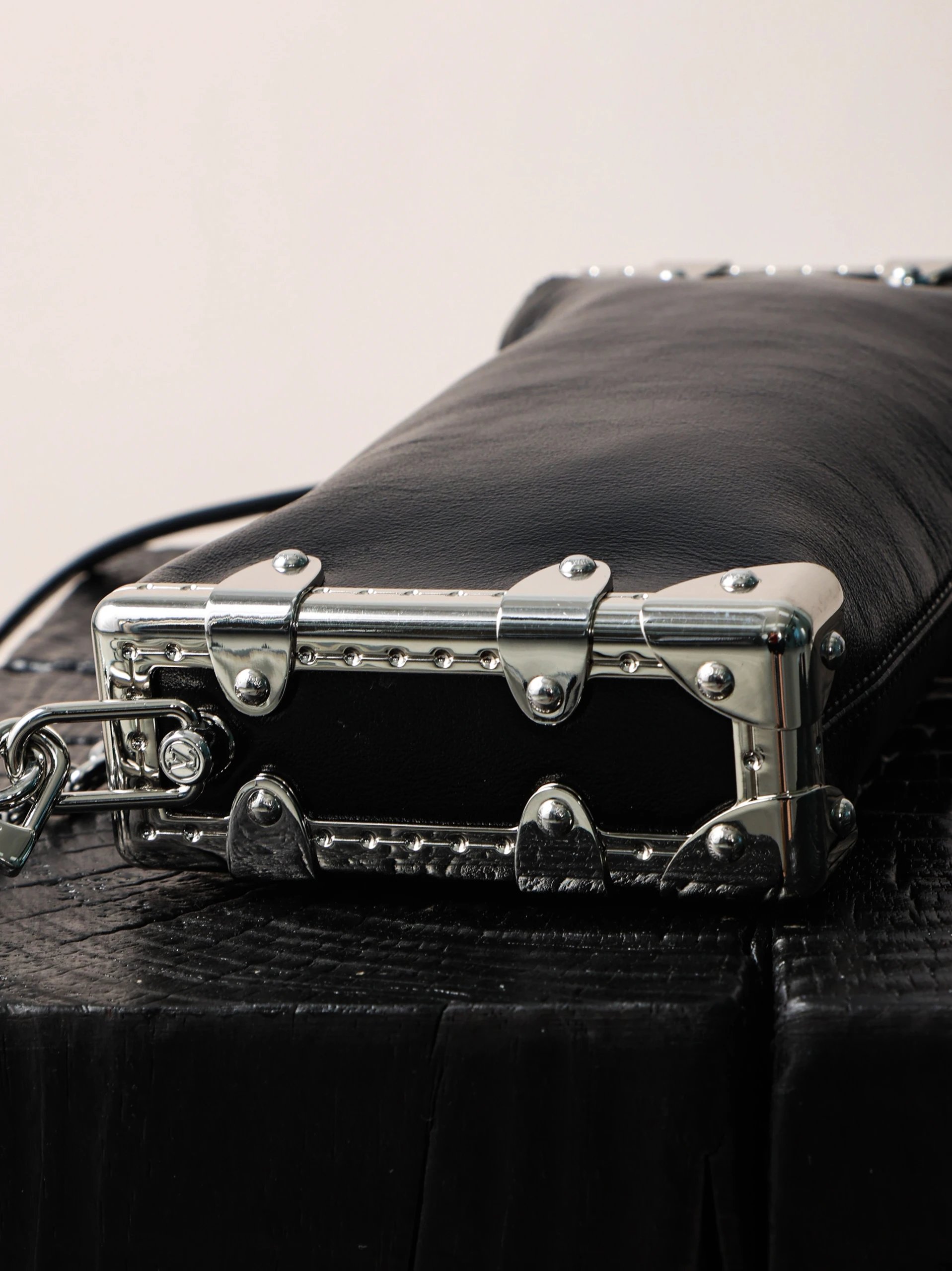 Item ID 8432 Advanced customization -100% calfskin -Slim-Trunk- soft box chain bag