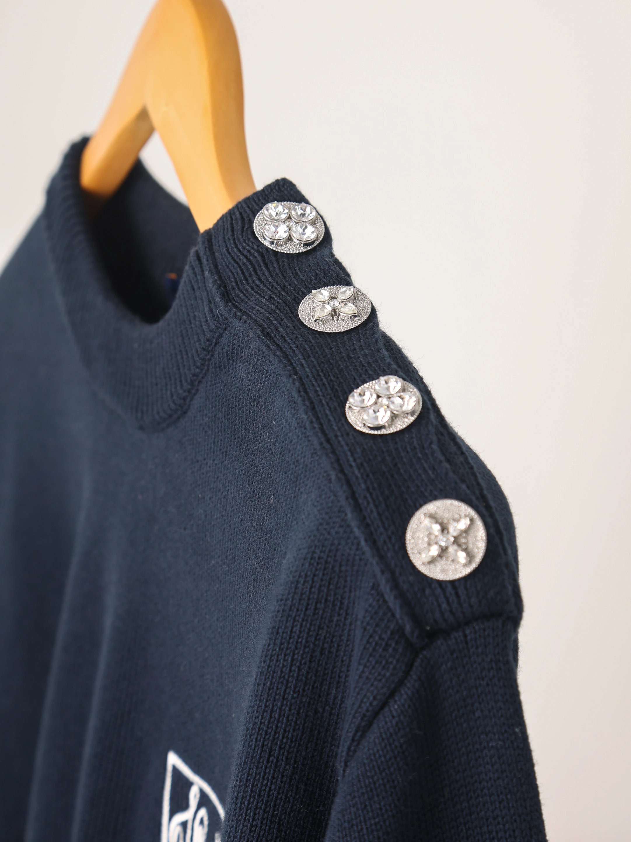 Item ID 8246 Advanced customization - Same style as Wang Jiaer - Navy conch embroid