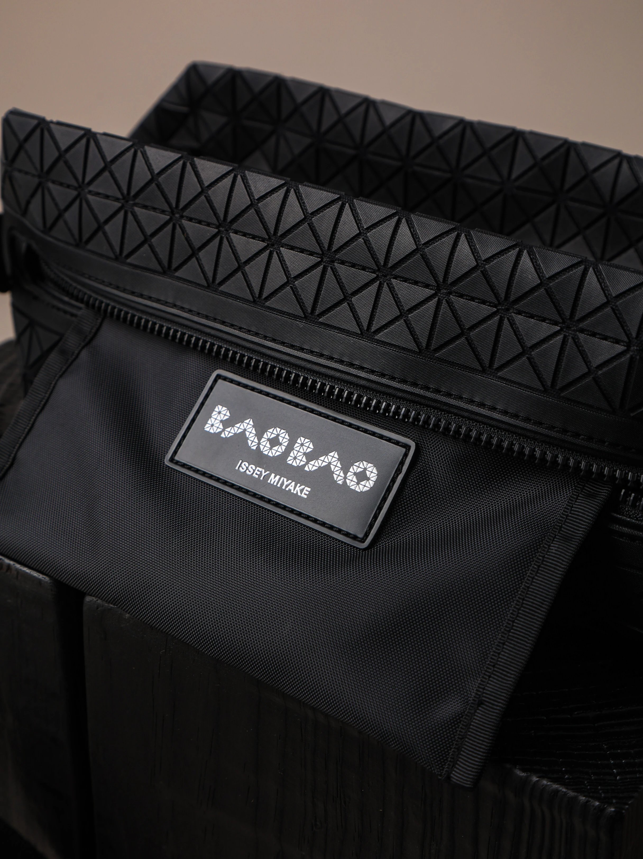 Item ID 8490 Issey-M1yaki- Issey Miyake -Kuro-saddle-PVC diamond camera bag - Matte