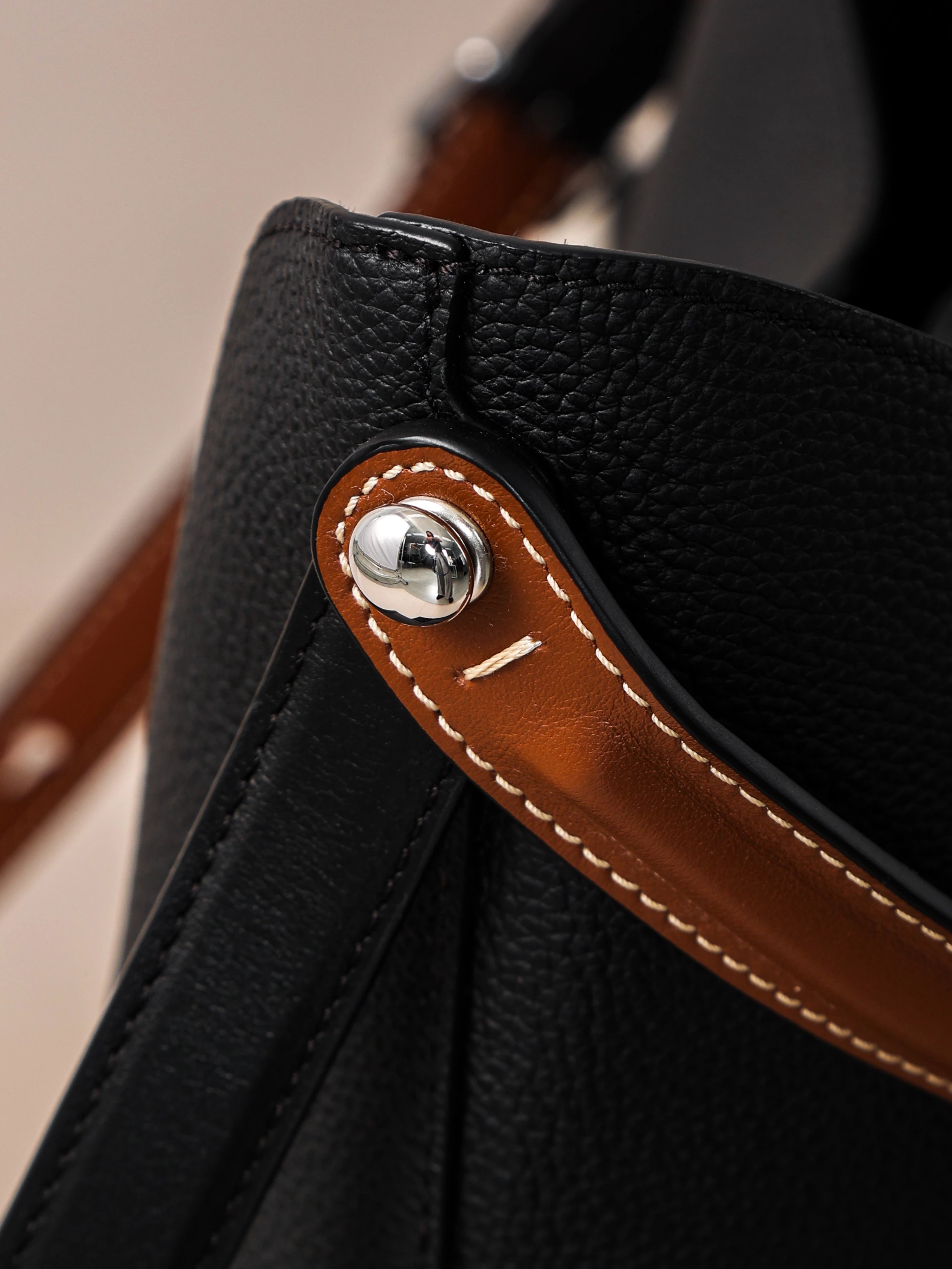 Item ID 8498 Maison-Mag1ela Magira Press age contrasting shoulder straps black brow