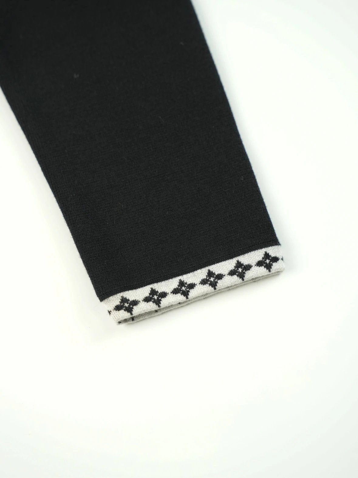 Item ID 8060 SS25 Spring Men's Collection _Exclusive Button_ _Refined Wool_ Knitted