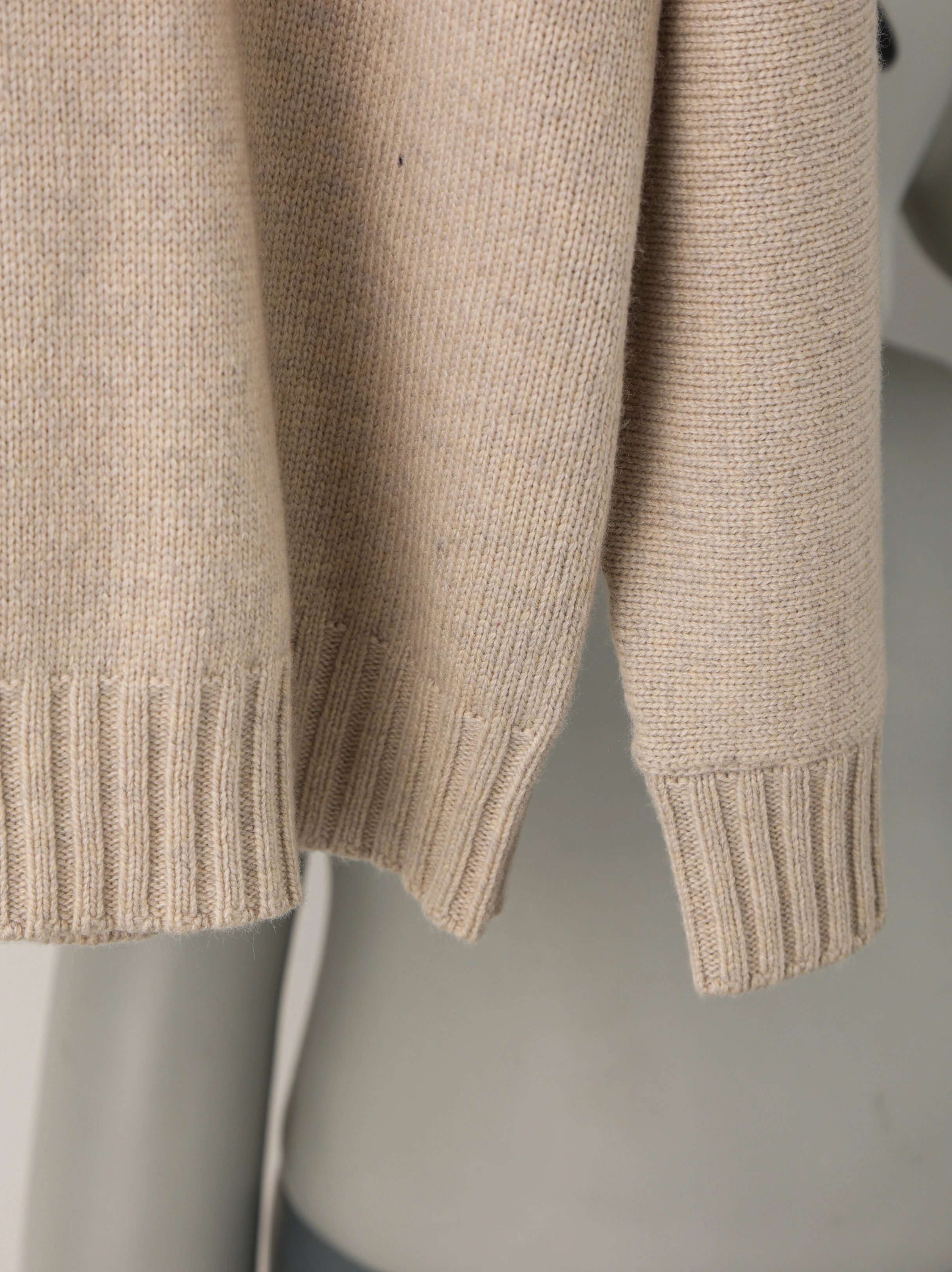 Item ID 8261 Loro-Pi@na-LP-2024ss- cashmere sweater - Warm cashmere sweater with si