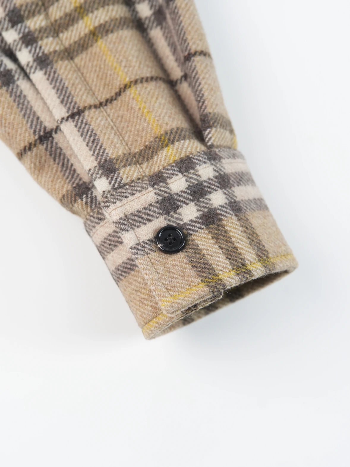 Item ID 8016 BBR Burberry plaid shirt with _natural black horn_ and _sheep wool mat