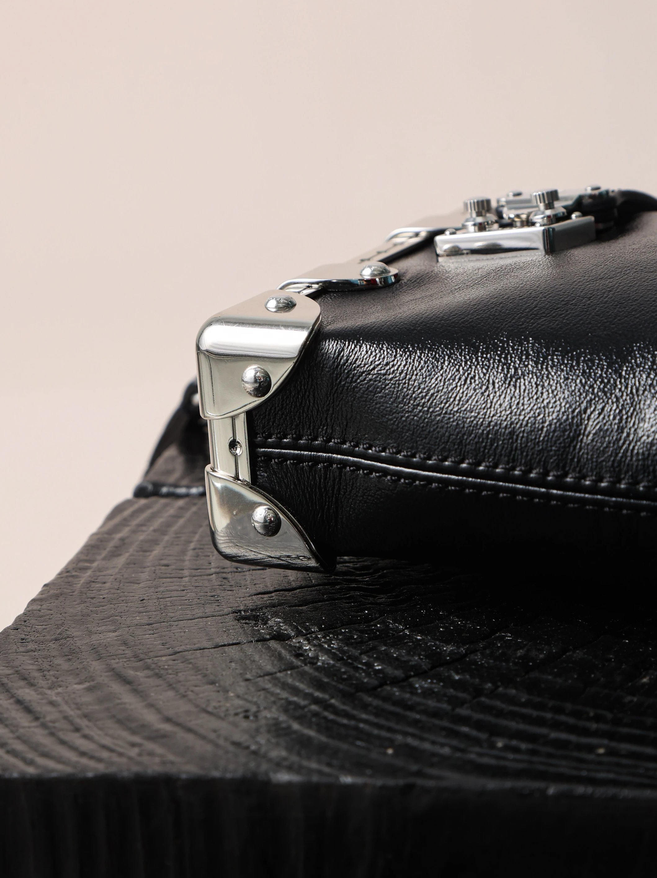 Item ID 8432 Advanced customization -100% calfskin -Slim-Trunk- soft box chain bag