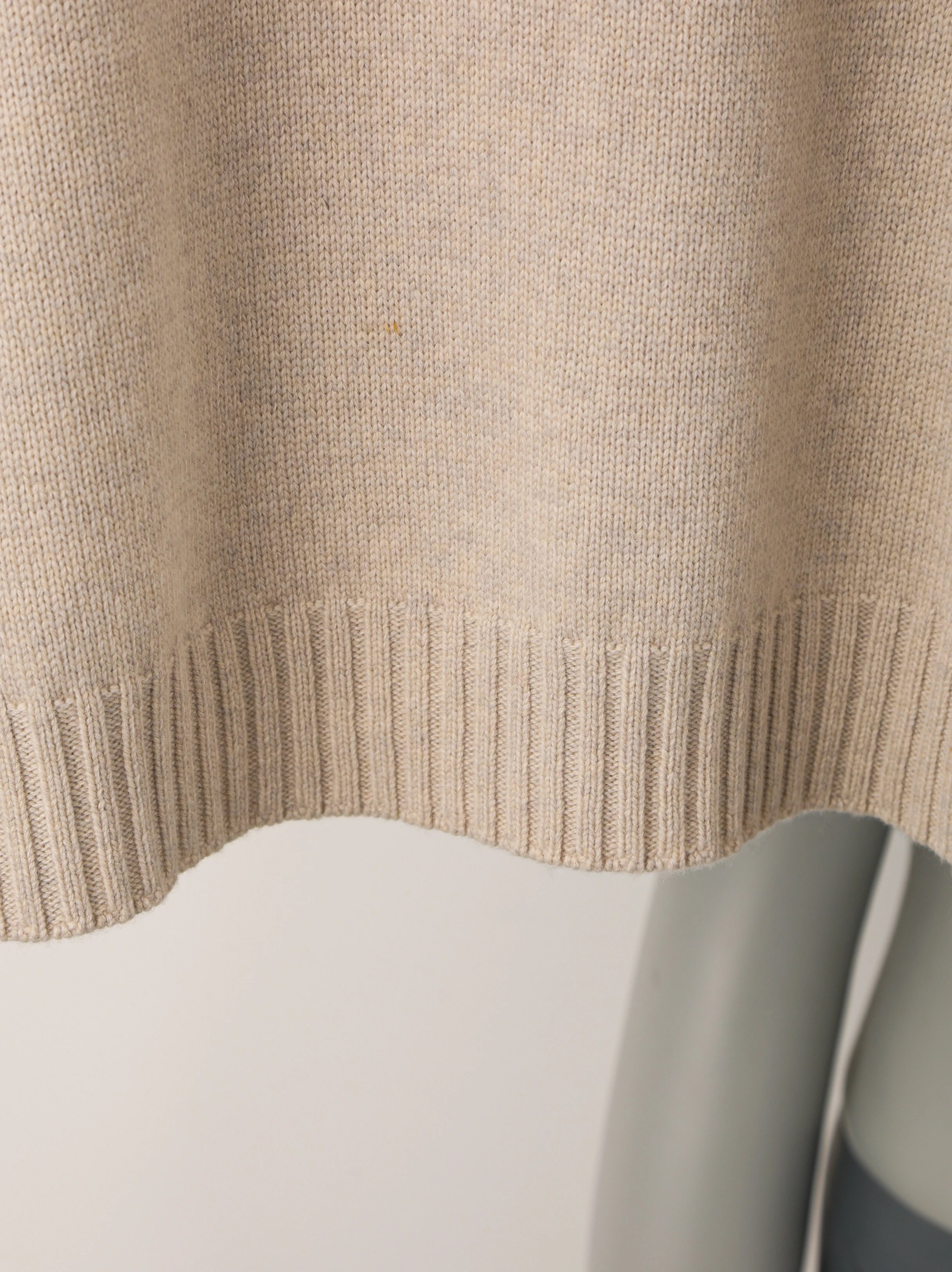 Item ID 8261 Loro-Pi@na-LP-2024ss- cashmere sweater - Warm cashmere sweater with si