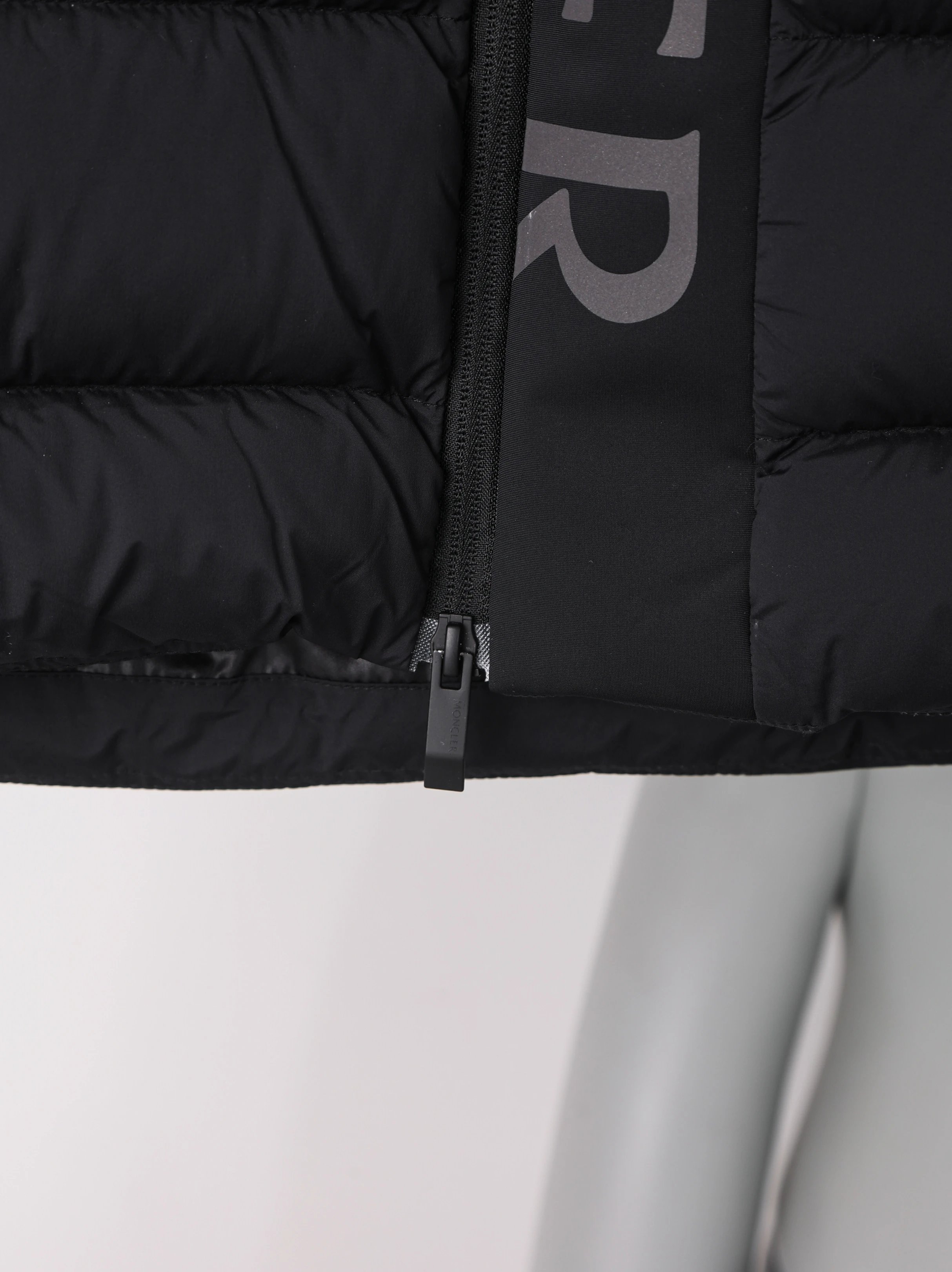 Item ID 8124 M0NCLER- Mengkou -2023ss- Lightweight black warrior down jacket - Remo