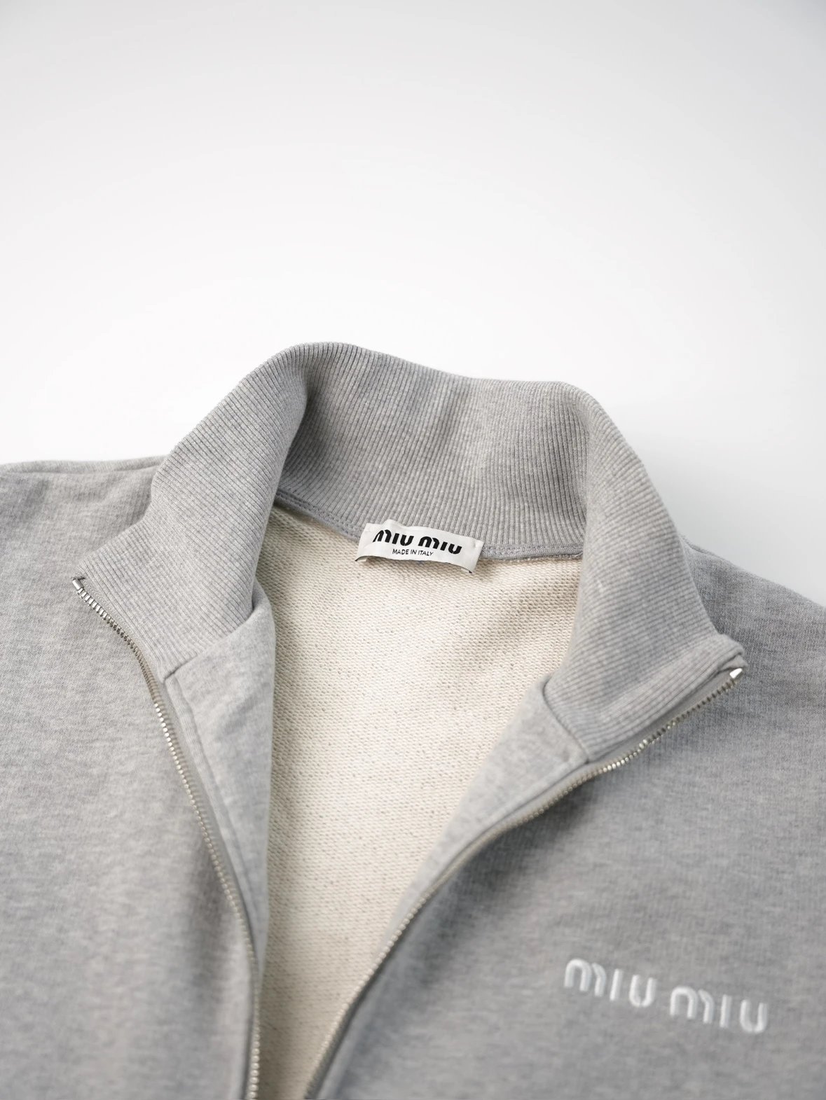 Item ID 8039 M1UM1U Miu Miu “ Full hardware customization ” Solid color stand colla