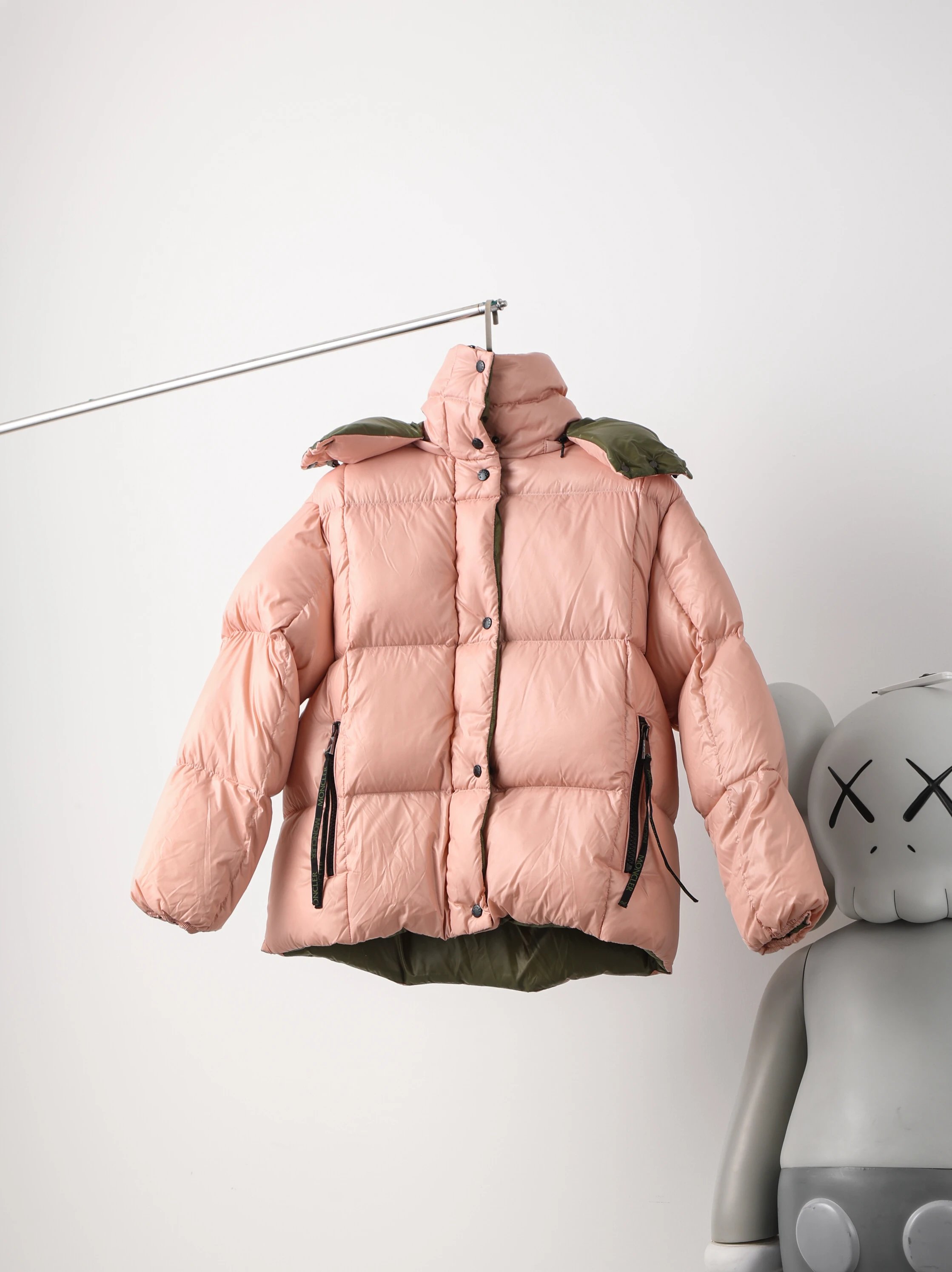 Item ID 8125 M0ncler- Mouth covering - Classic -Parana- black gold - powdered gold