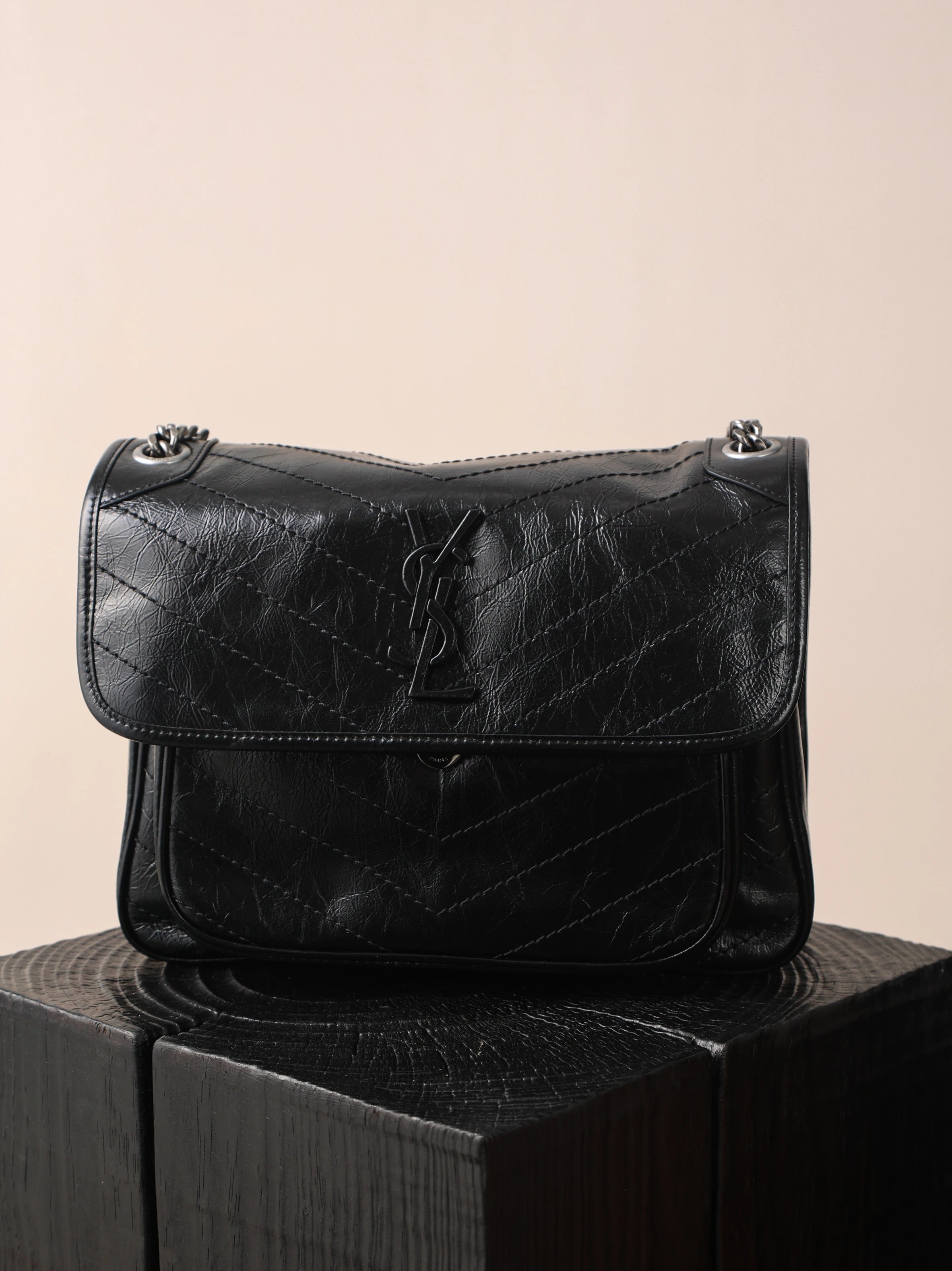 Item ID 8515 Yevs-SL-YS1- Classic -NIKI- flip chain bag - Silver chain black label