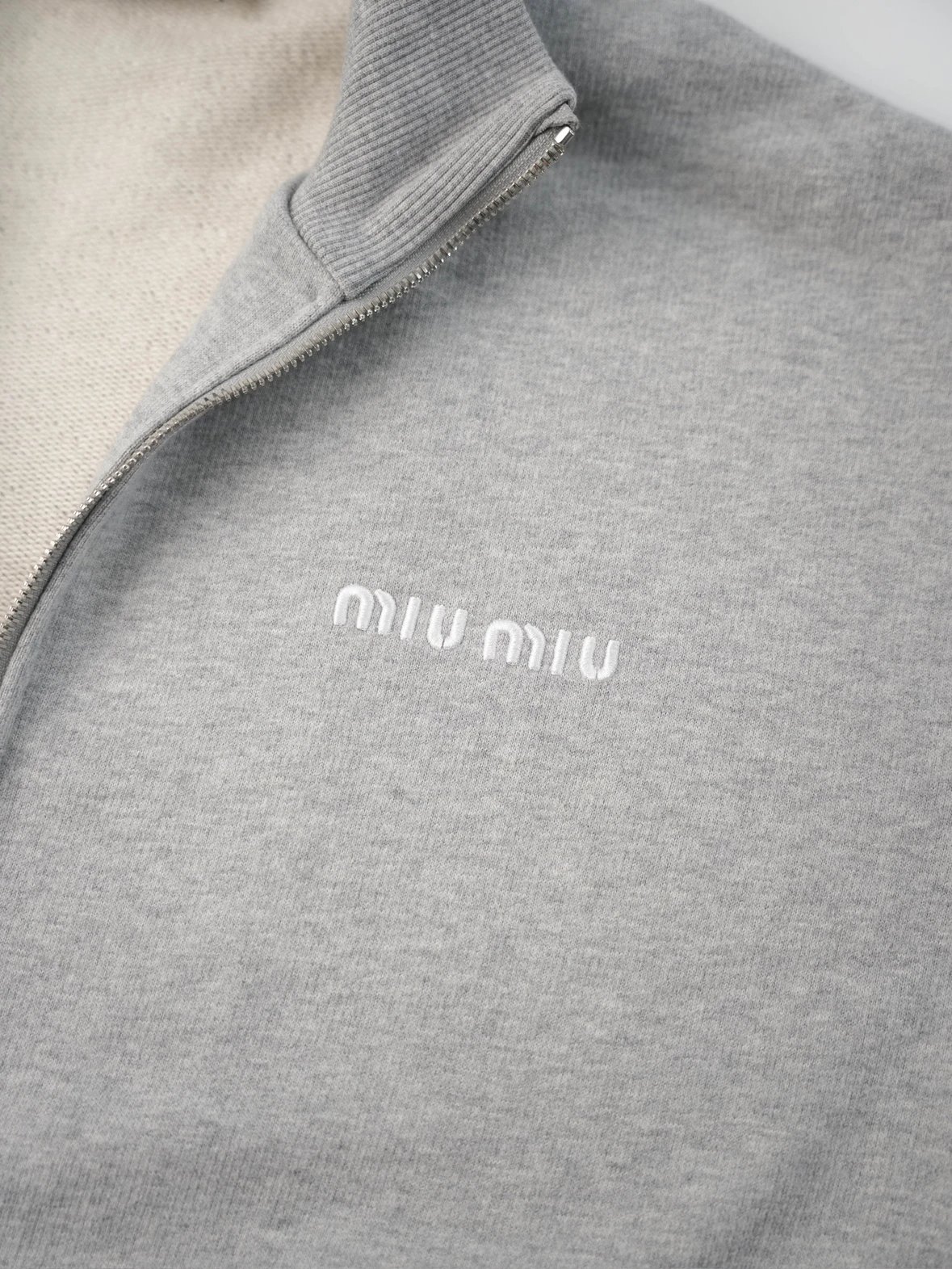 Item ID 8039 M1UM1U Miu Miu “ Full hardware customization ” Solid color stand colla