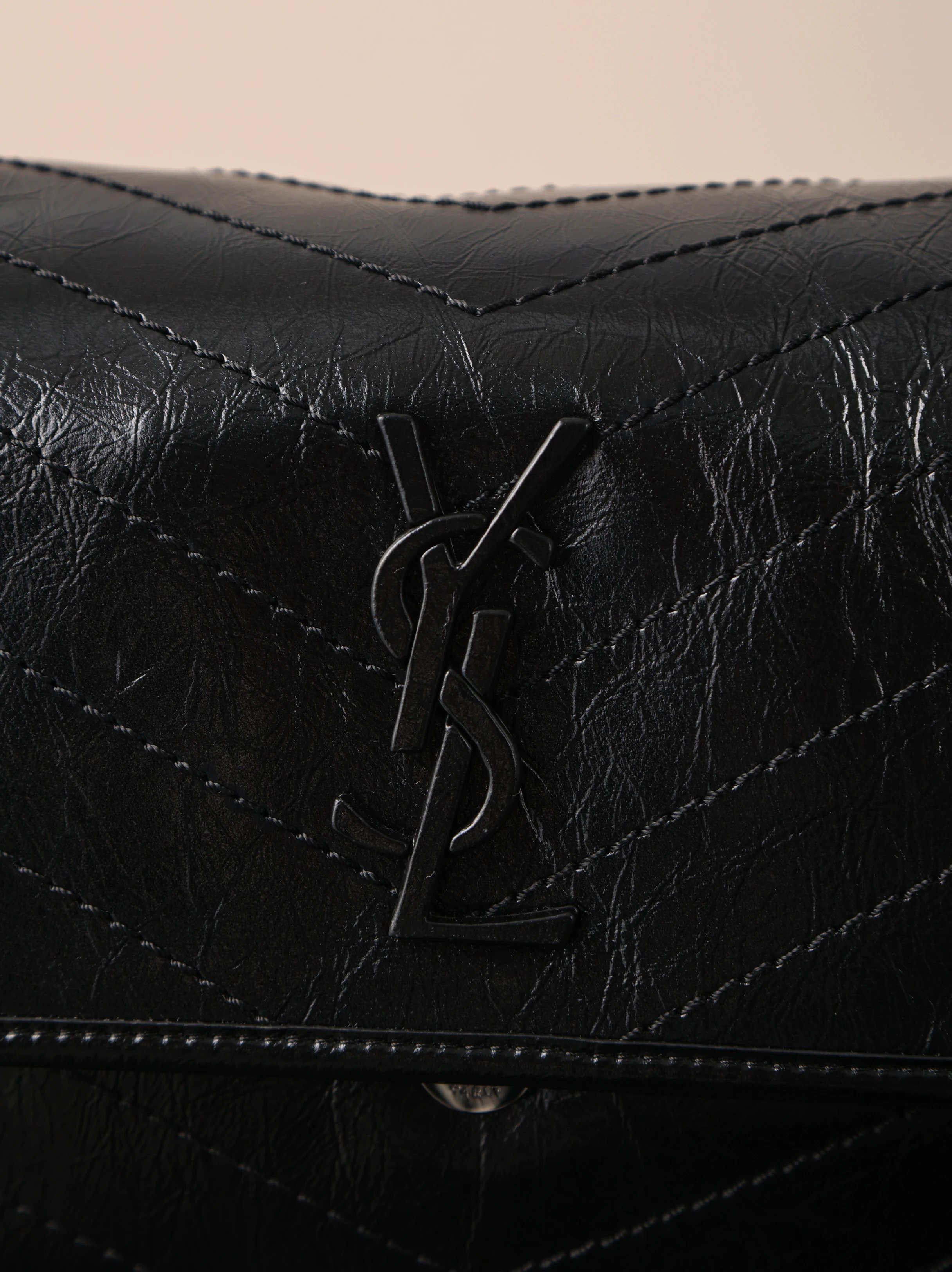 Item ID 8515 Yevs-SL-YS1- Classic -NIKI- flip chain bag - Silver chain black label