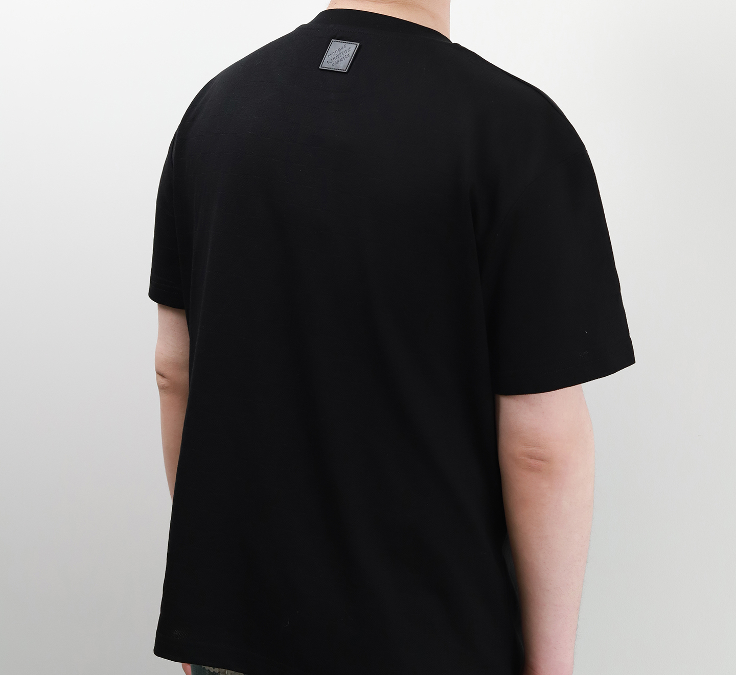 1V checkered jacquard jewelry tee