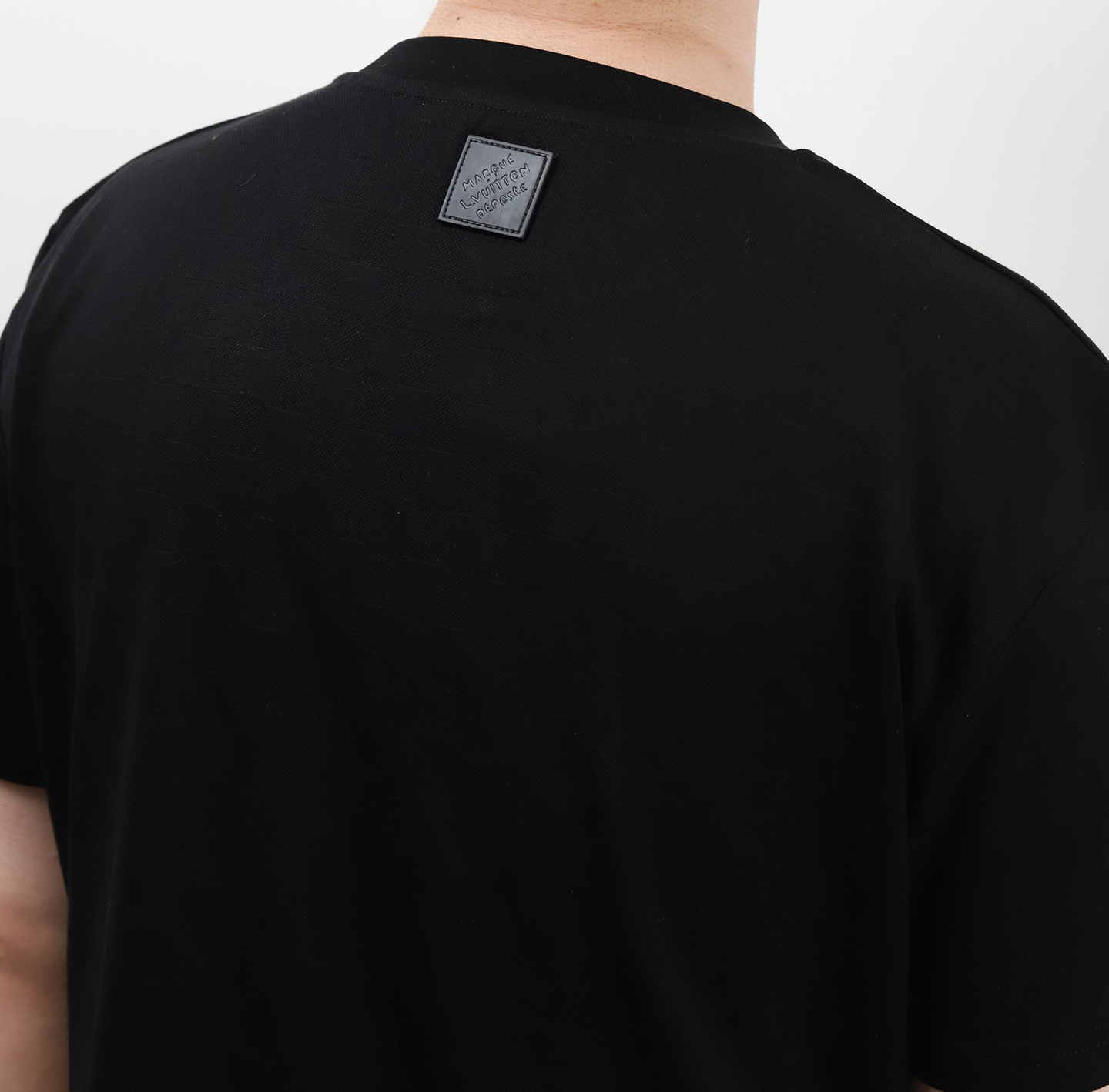 1V checkered jacquard jewelry tee