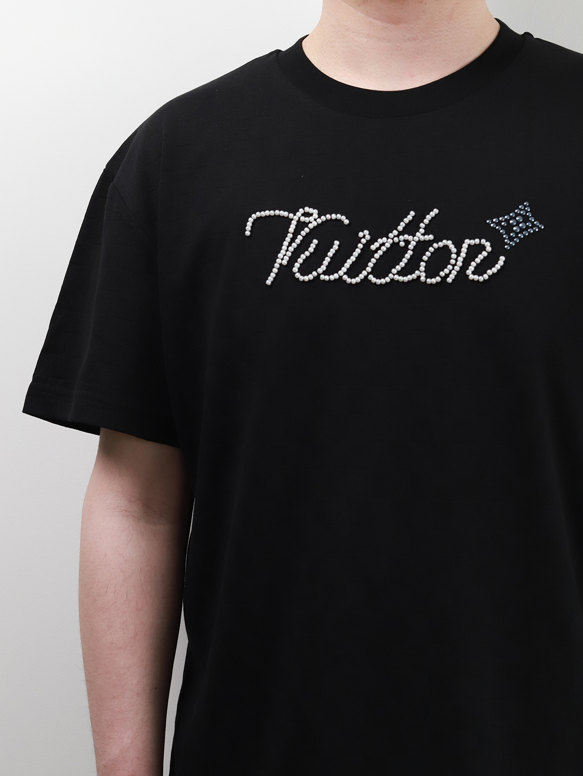 1V checkered jacquard jewelry tee