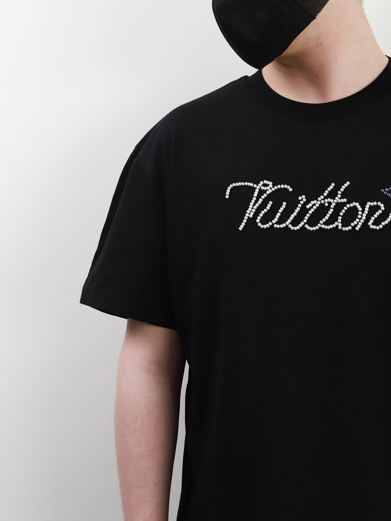 1V checkered jacquard jewelry tee