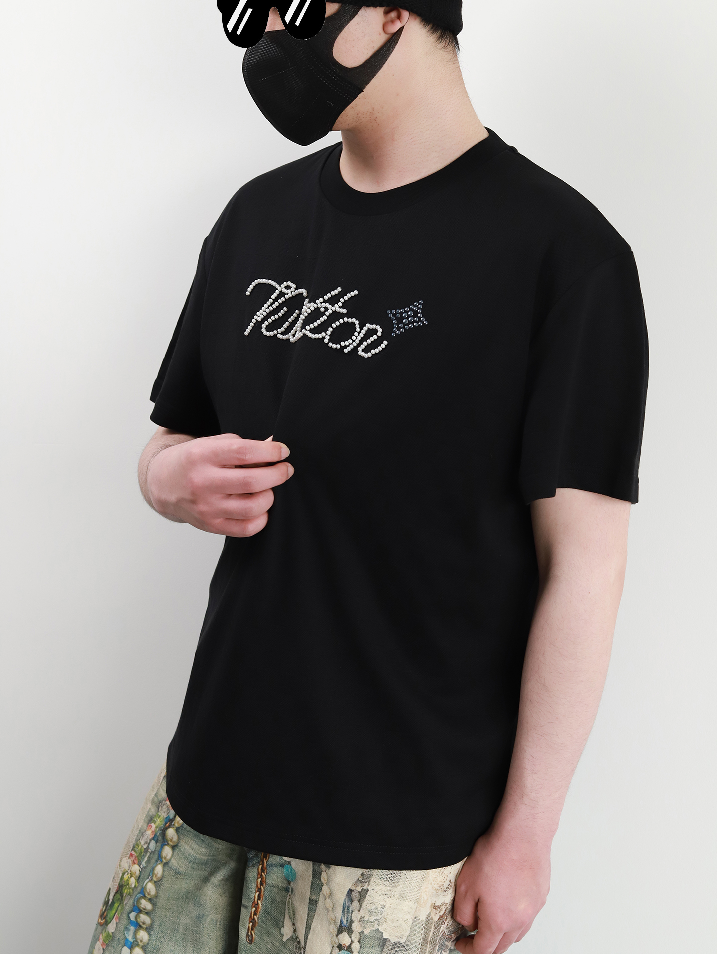 1V checkered jacquard jewelry tee