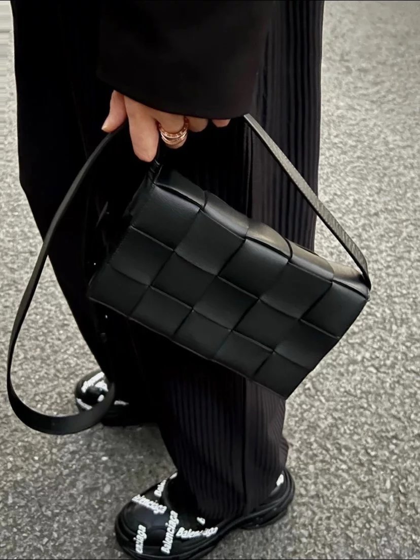 Item ID 8449 B0ttega Veneta - Bottega Veneta - CASSETTE - Crossbody Bag -15 Grid Wo