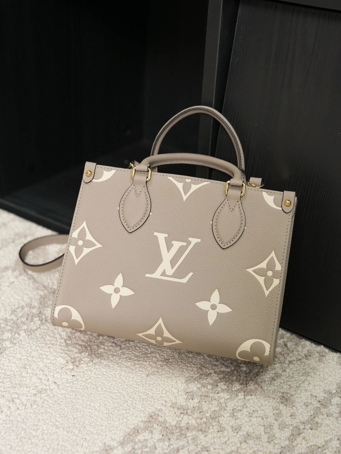 Item ID 8501 ONTHEGO-PM - Classic Old Flower Full Print - Cow Leather - Jungle Bag