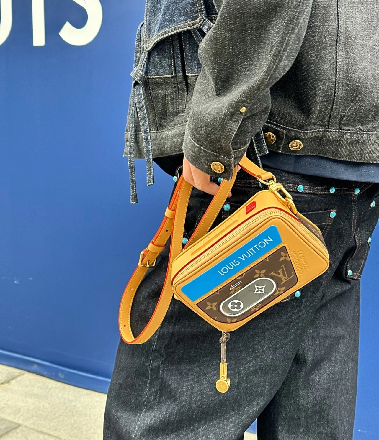 Item ID 8510 tape recorder crossbody bag “ Imported cowhide ” Gold piece hardware -