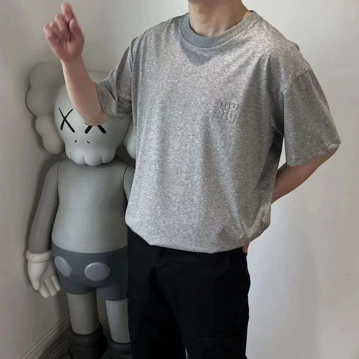 Item ID 8327 Miumiu- Miu Miu -2023ss- patch Logo short sleeves - flower gray - Ultr