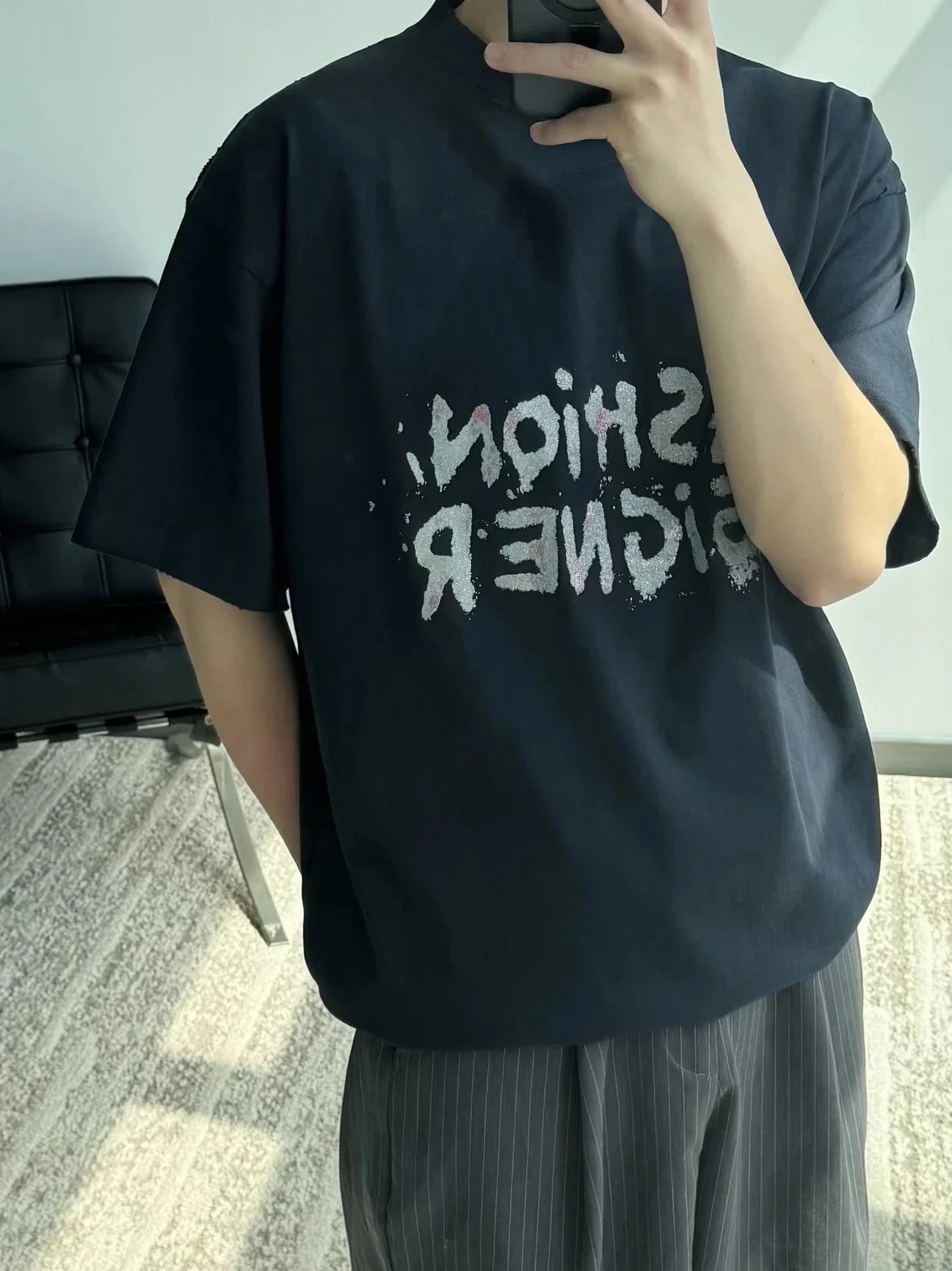 Item ID 8279 Balenc1aga - Paris-2025s - Sparkling Ink Graffiti Letter Printed Short