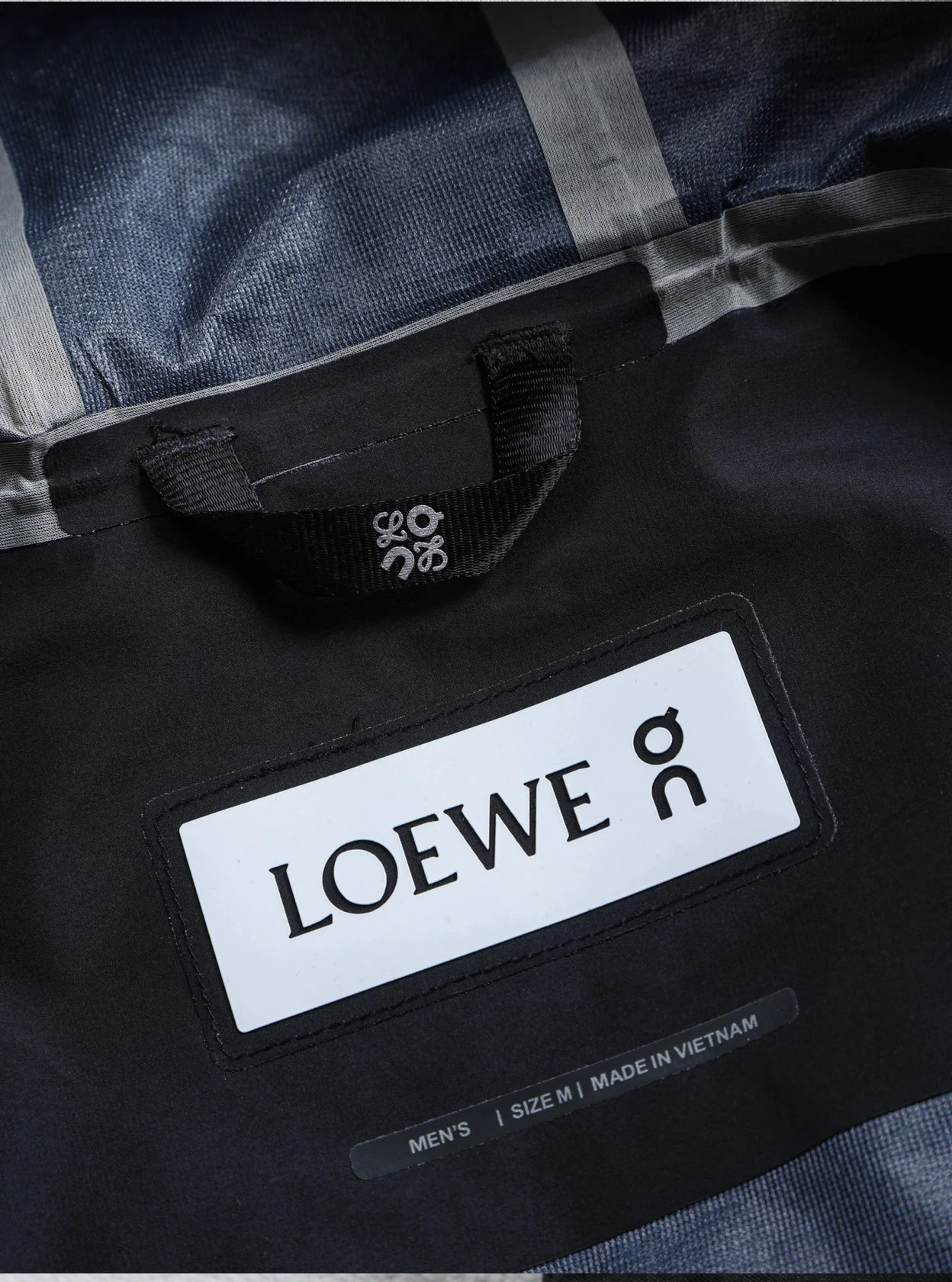 Item ID 8163 L0EWE-x-On-Royiwei-x-ongpao co branded -2024SS hard shell jacket - pol