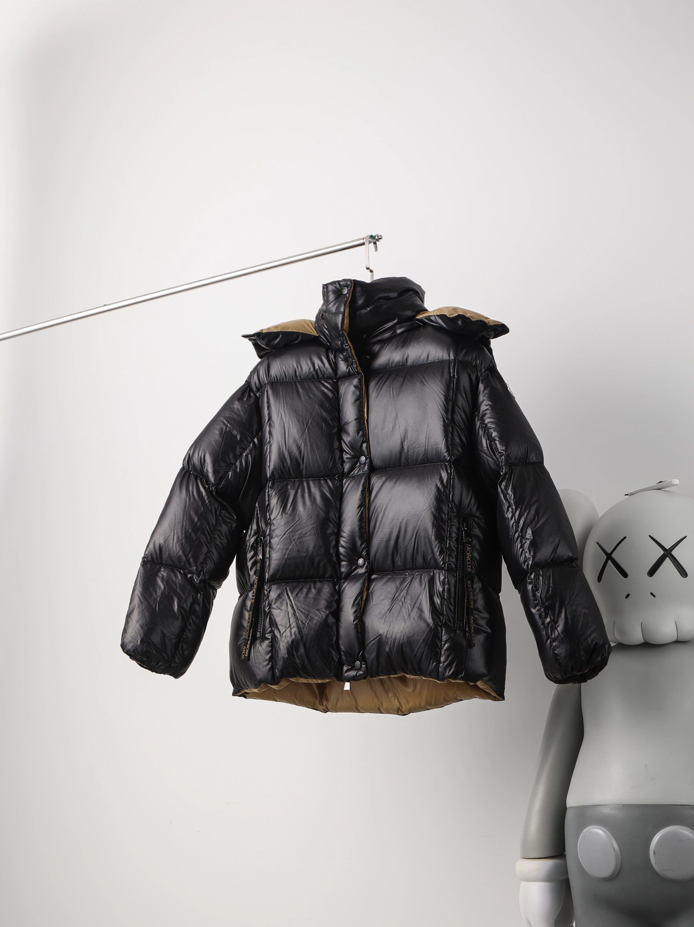 Item ID 8125 M0ncler- Mouth covering - Classic -Parana- black gold - powdered gold