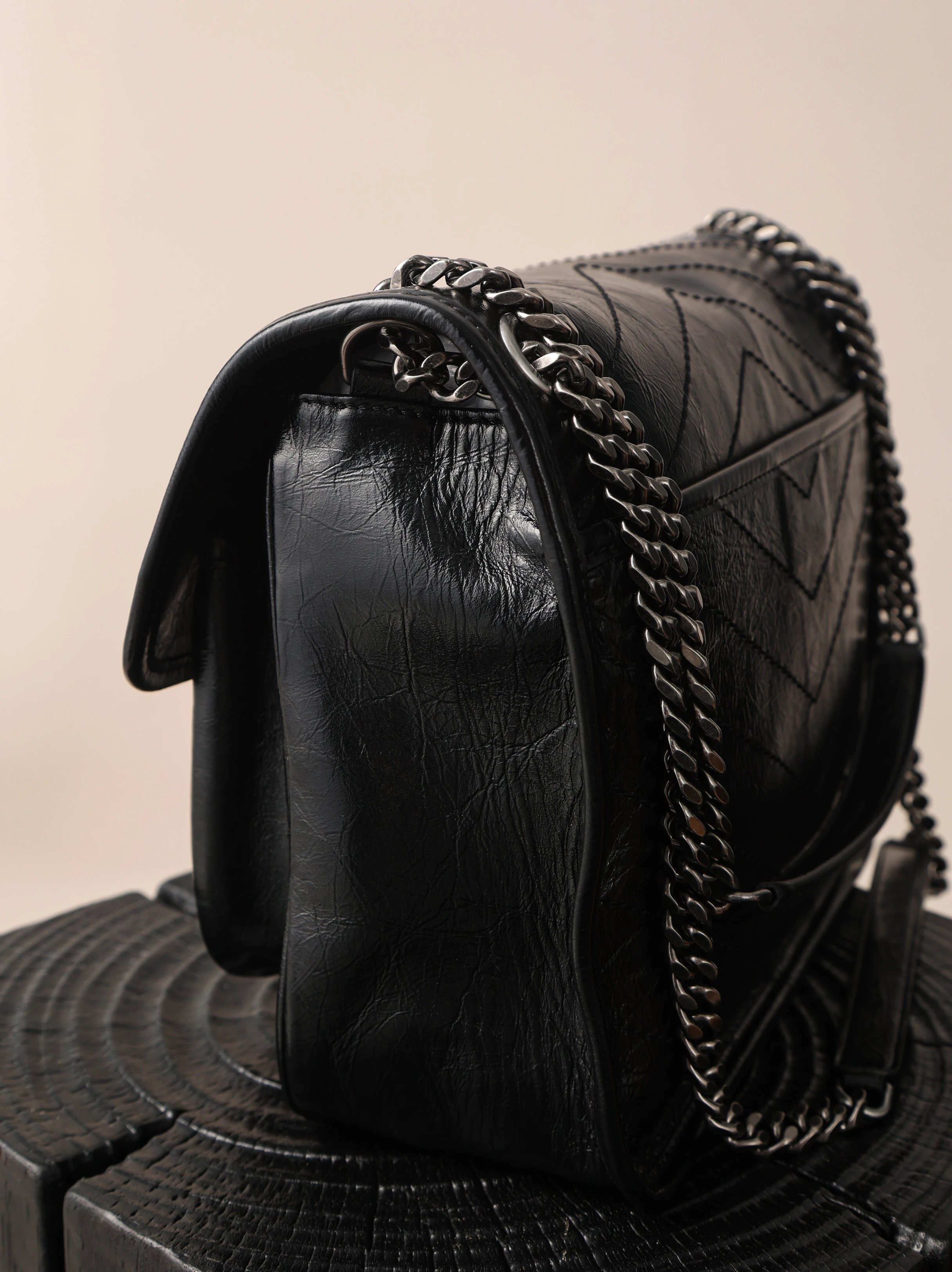 Item ID 8515 Yevs-SL-YS1- Classic -NIKI- flip chain bag - Silver chain black label