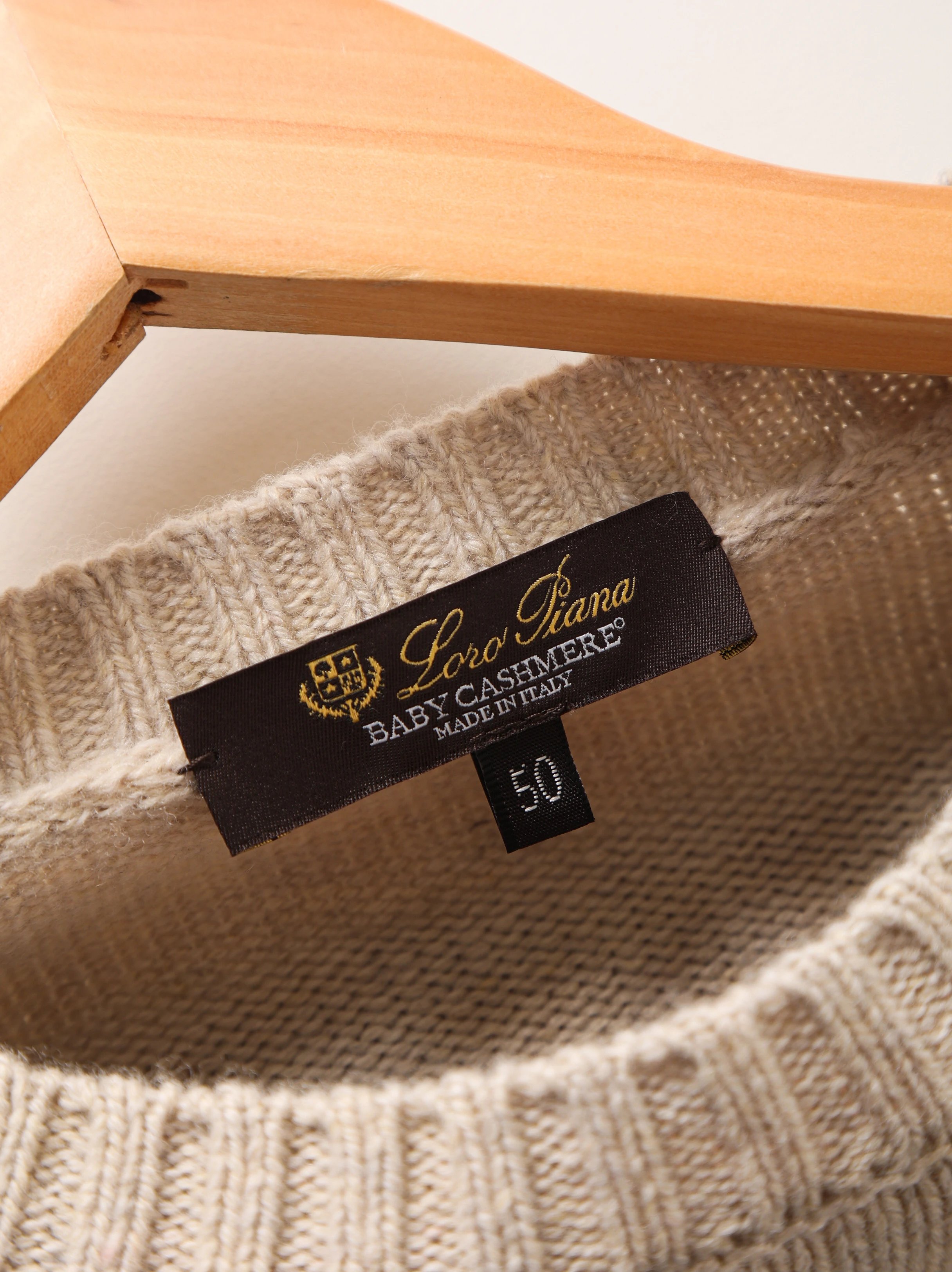 Item ID 8261 Loro-Pi@na-LP-2024ss- cashmere sweater - Warm cashmere sweater with si