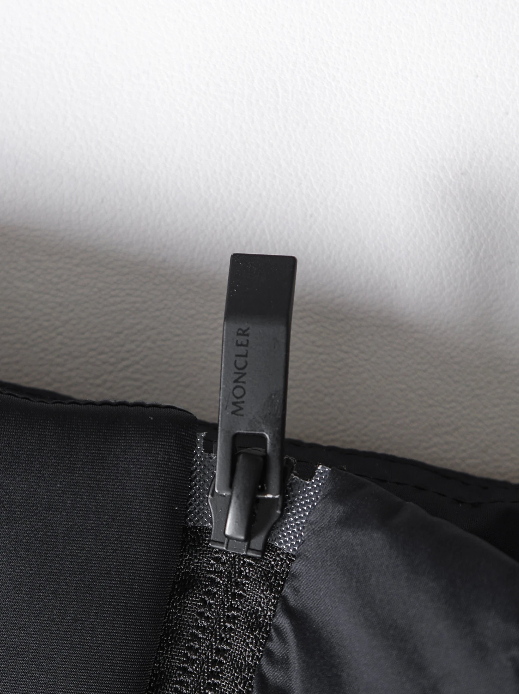 Item ID 8124 M0NCLER- Mengkou -2023ss- Lightweight black warrior down jacket - Remo