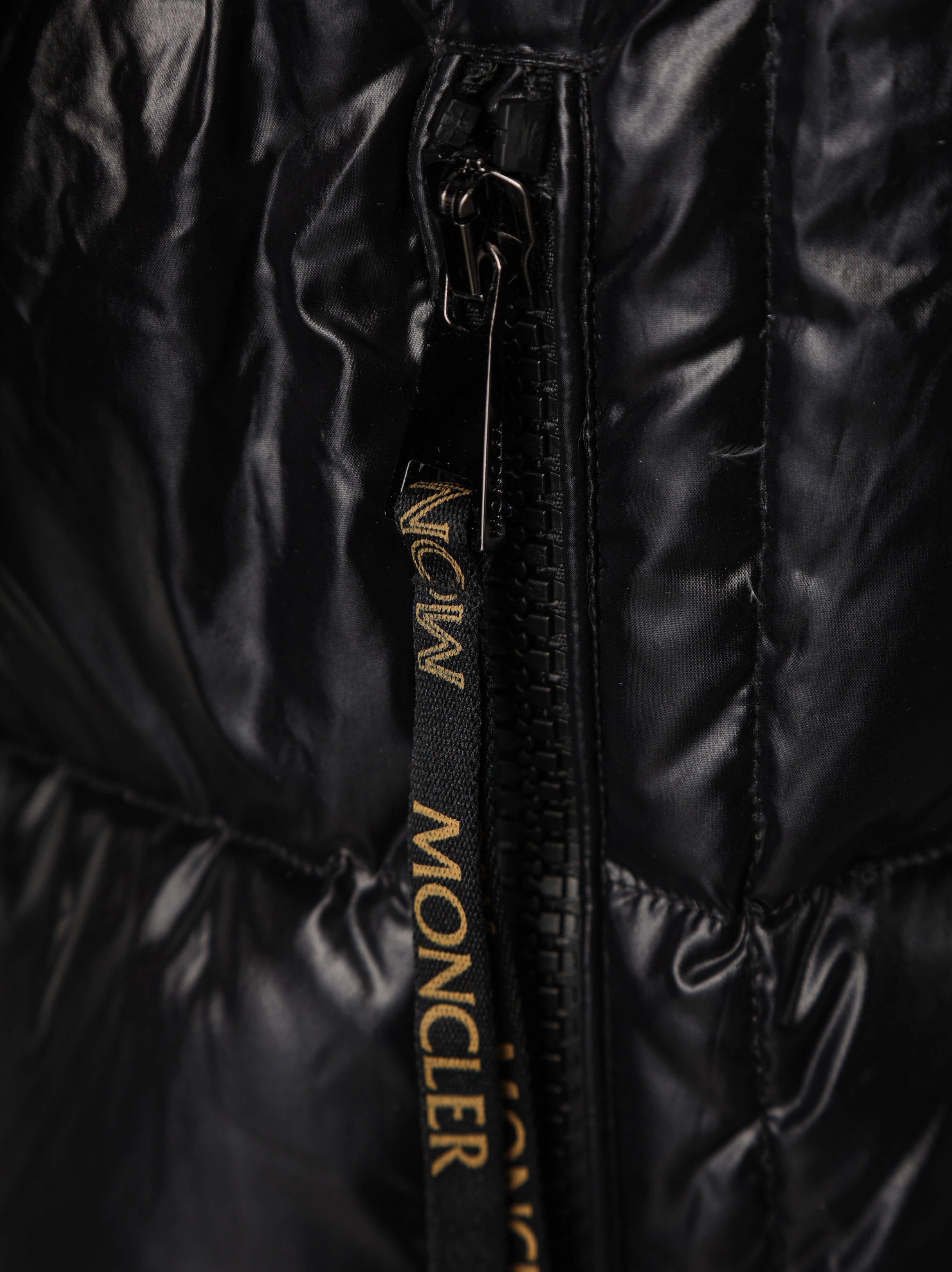 Item ID 8125 M0ncler- Mouth covering - Classic -Parana- black gold - powdered gold