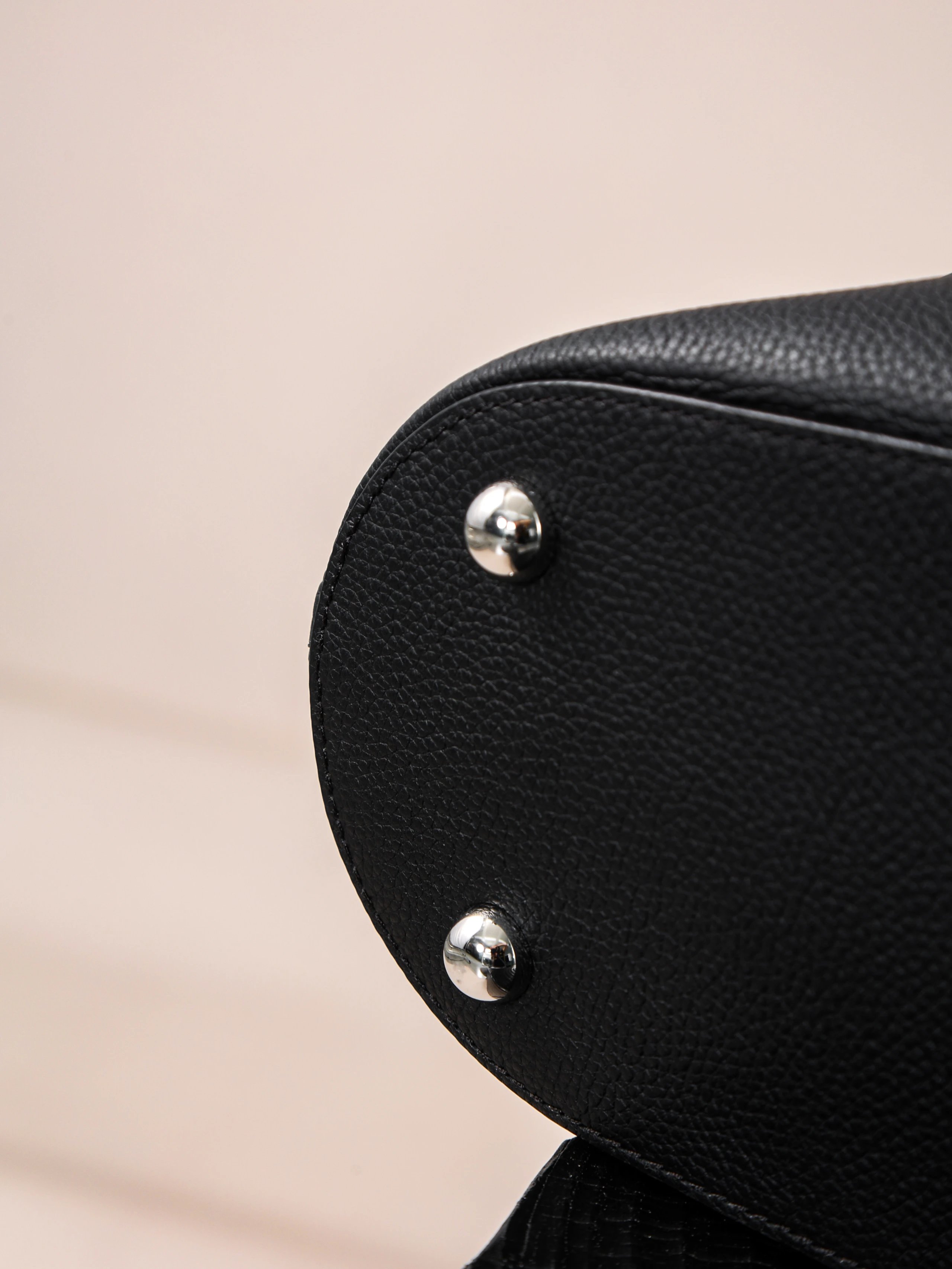 Item ID 8498 Maison-Mag1ela Magira Press age contrasting shoulder straps black brow