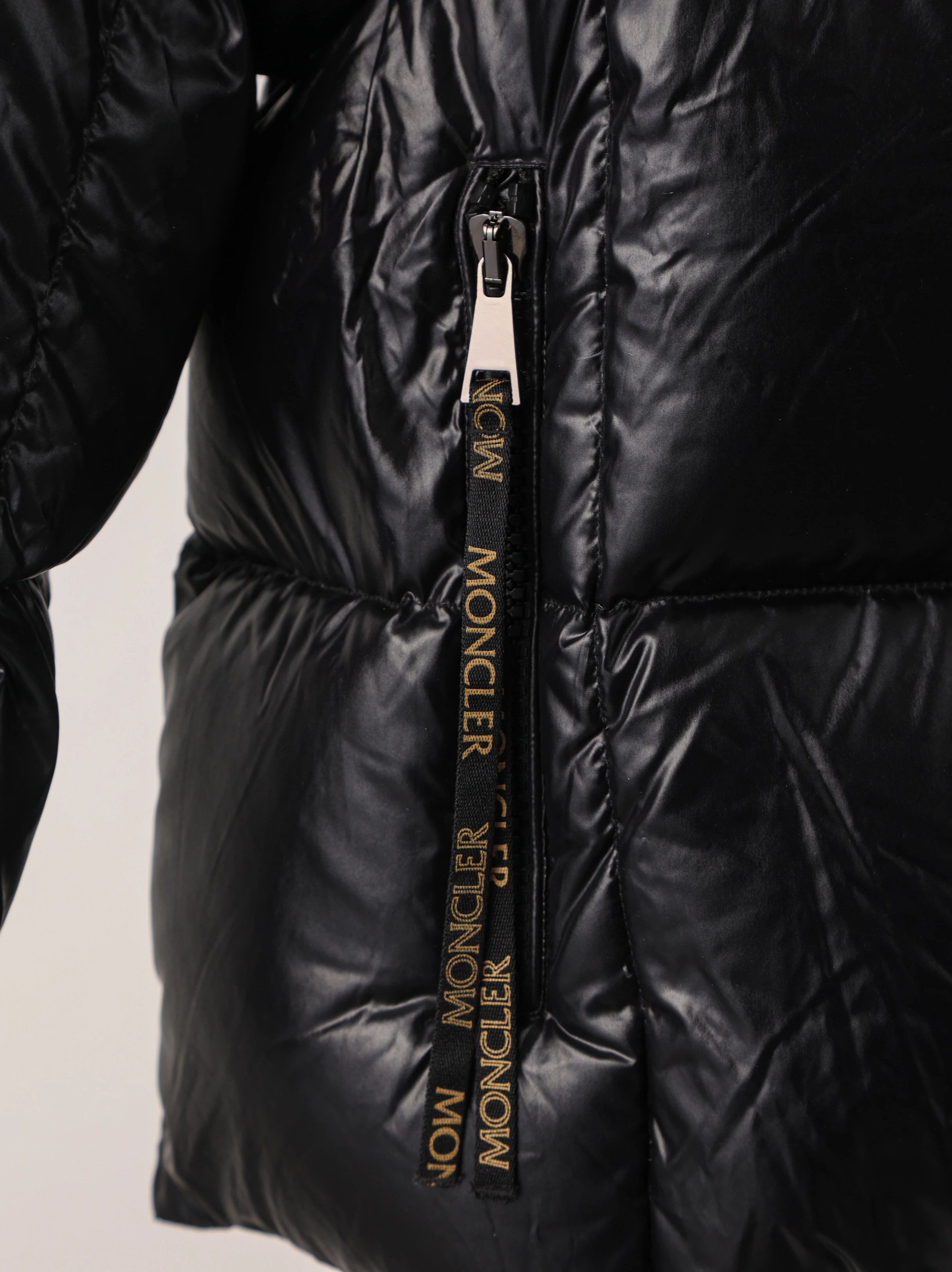 Item ID 8125 M0ncler- Mouth covering - Classic -Parana- black gold - powdered gold