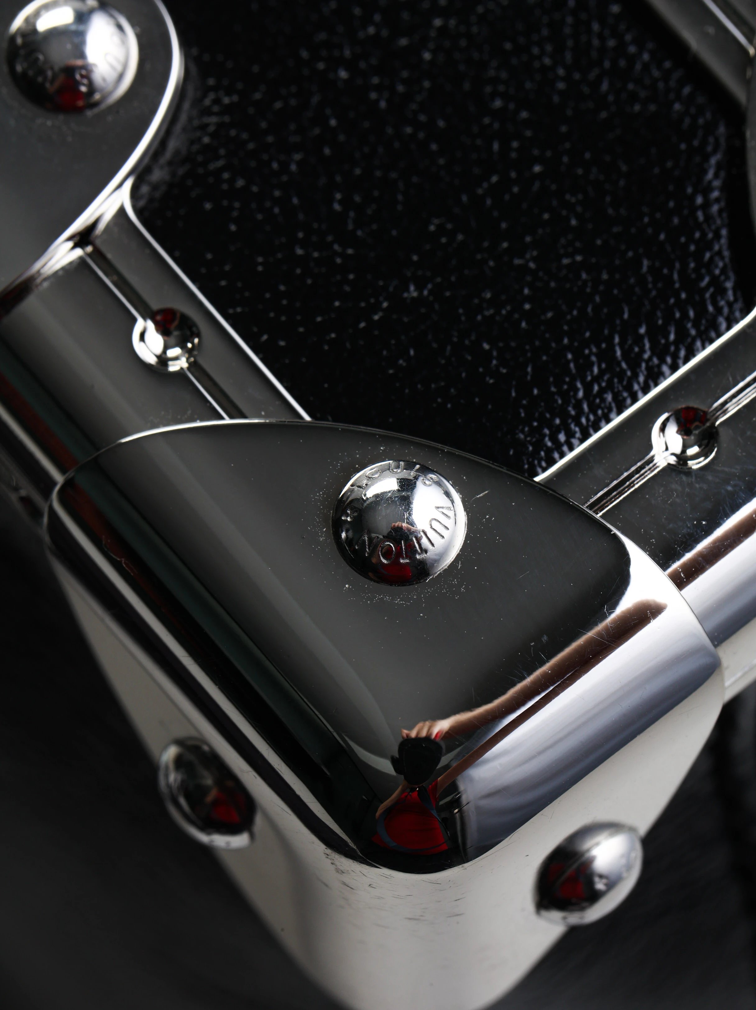 Item ID 8432 Advanced customization -100% calfskin -Slim-Trunk- soft box chain bag