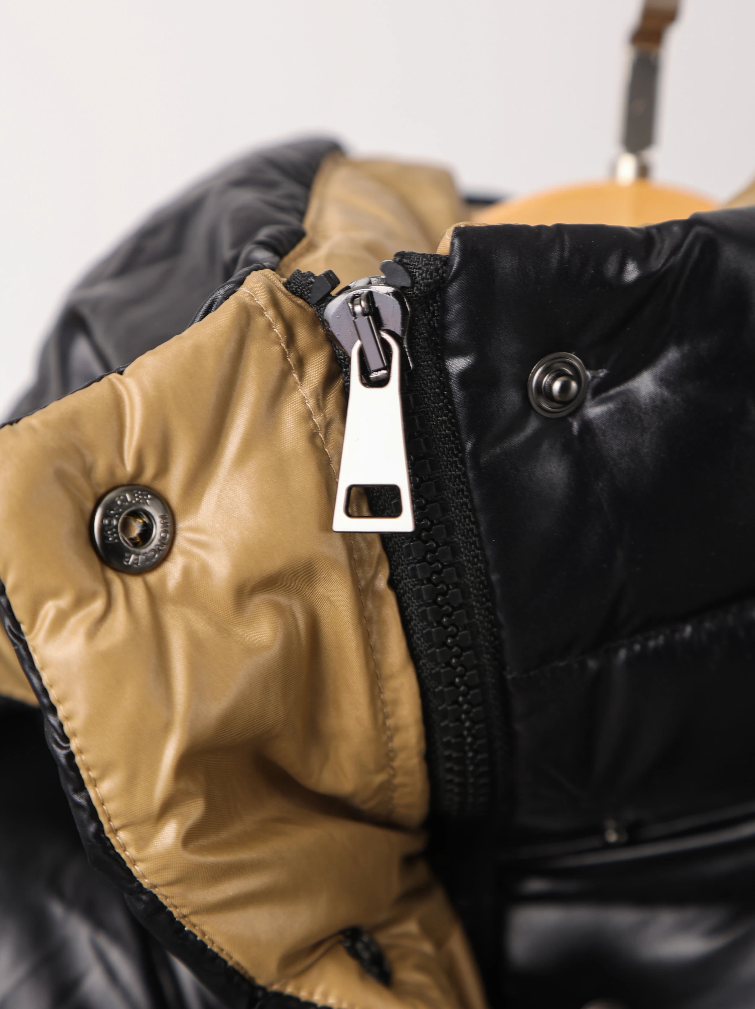 Item ID 8125 M0ncler- Mouth covering - Classic -Parana- black gold - powdered gold